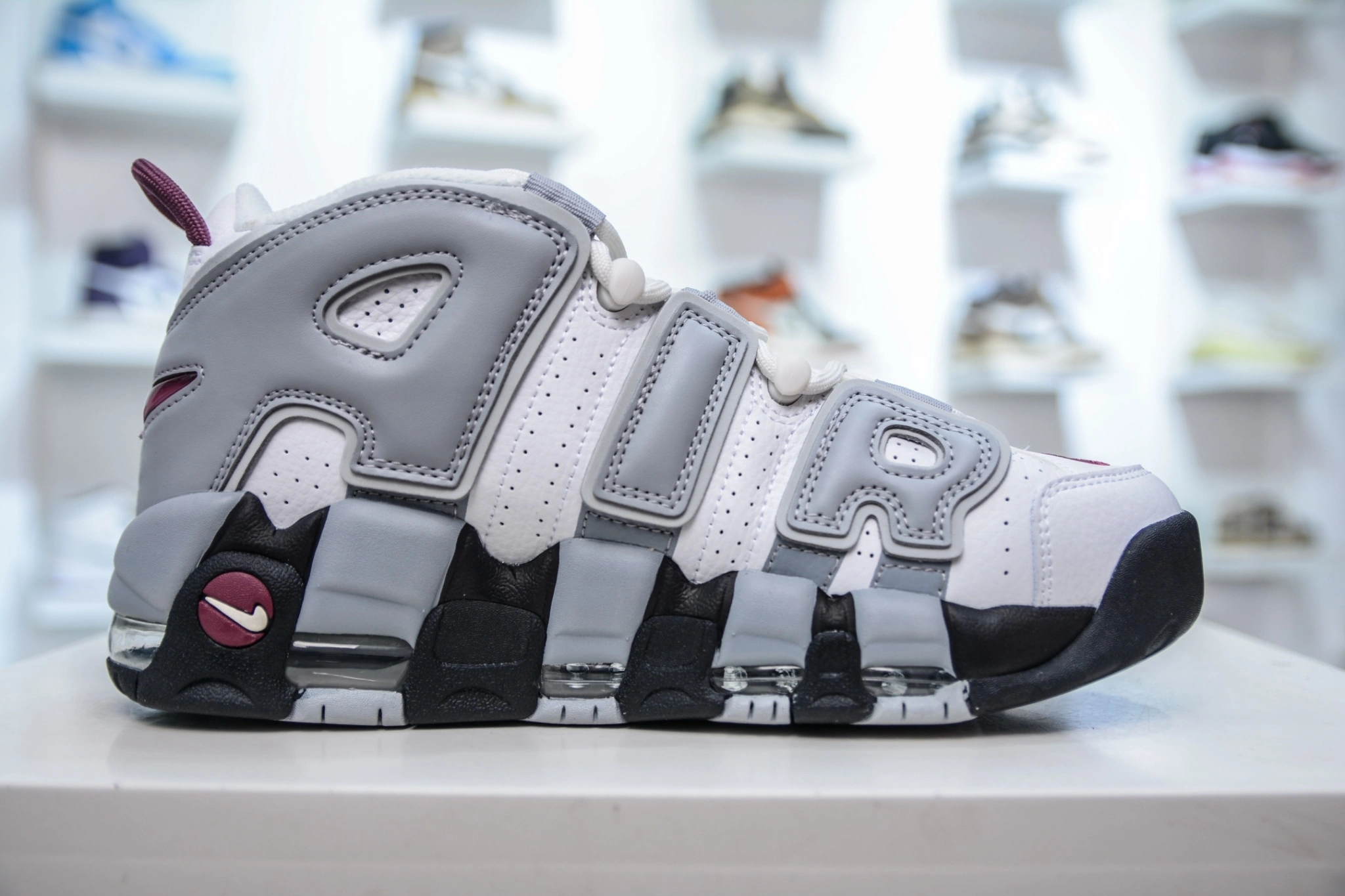 Flying pig--9ik5 DV1137-100 NK Air More Uptempo ’96 OG AIR item: E-X349L2060B