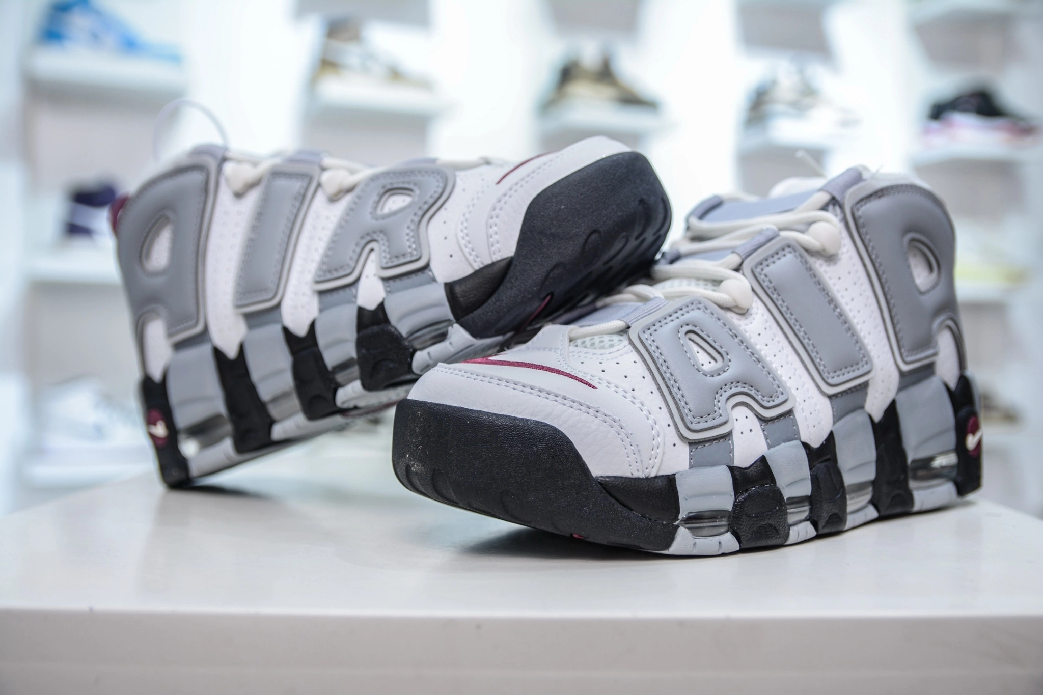 Flying pig--9ik5 DV1137-100 NK Air More Uptempo ’96 OG AIR item: E-X349L2060B