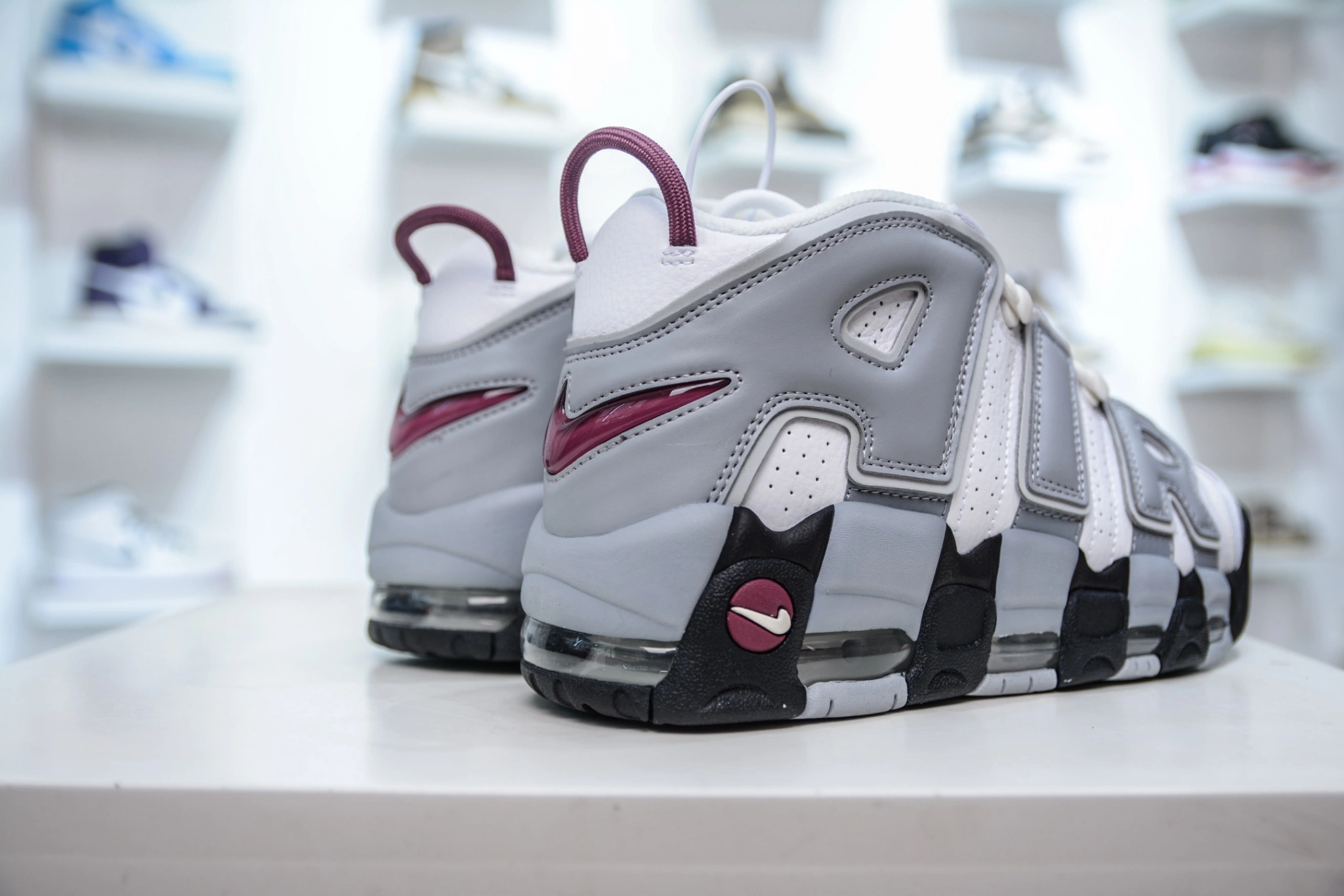 Flying pig--9ik5 DV1137-100 NK Air More Uptempo ’96 OG AIR item: E-X349L2060B