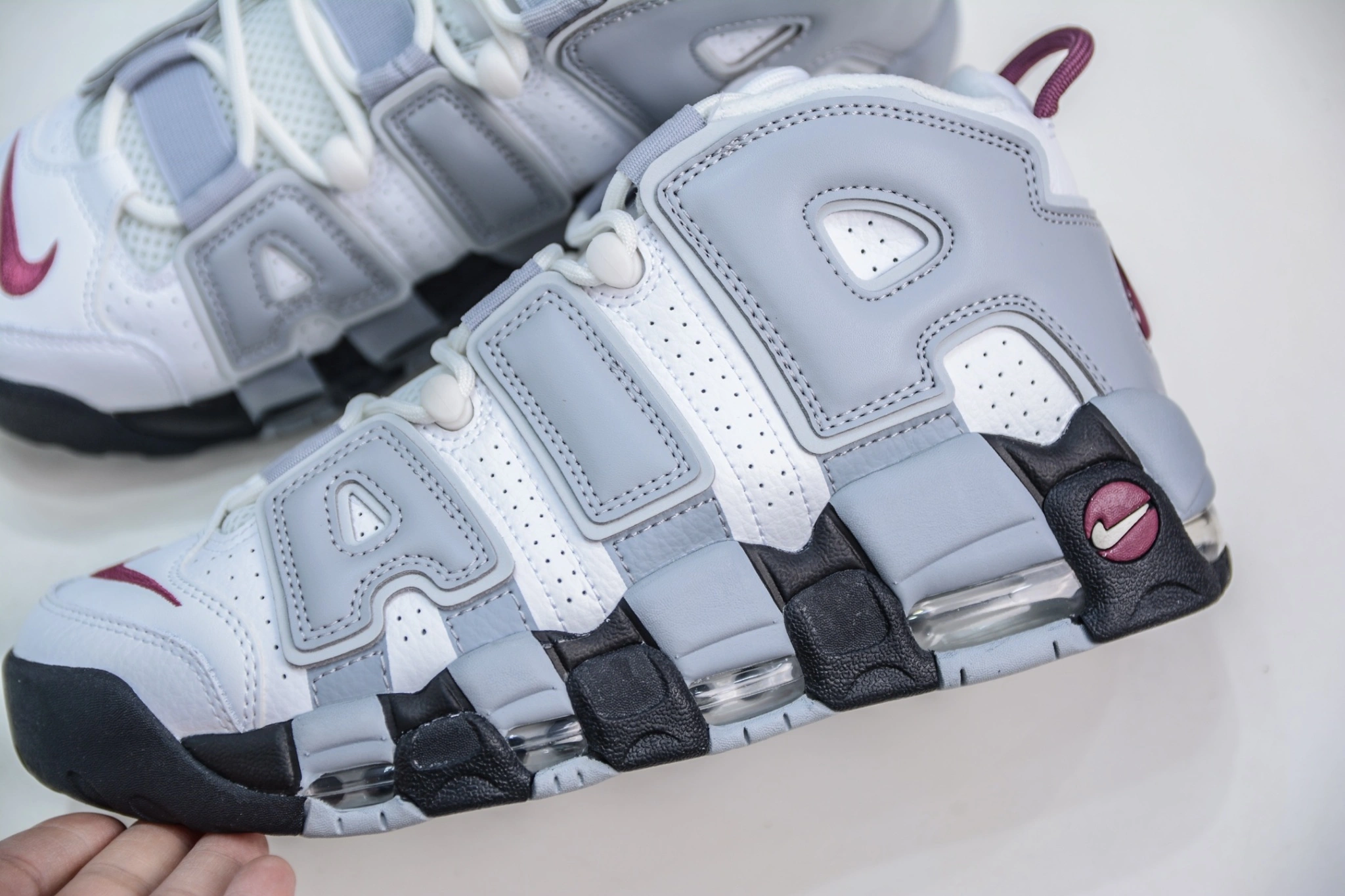 Flying pig--9ik5 DV1137-100 NK Air More Uptempo ’96 OG AIR item: E-X349L2060B