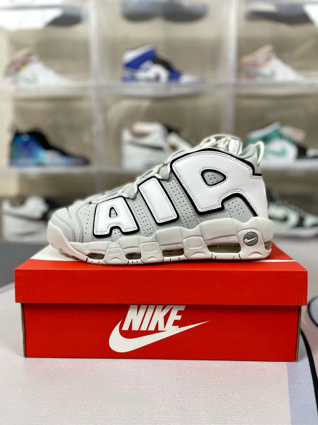 Flying pig--9ik5 FB3021-001 Air More Uptempo "Photon Dust" Air item: E-X000L2061B