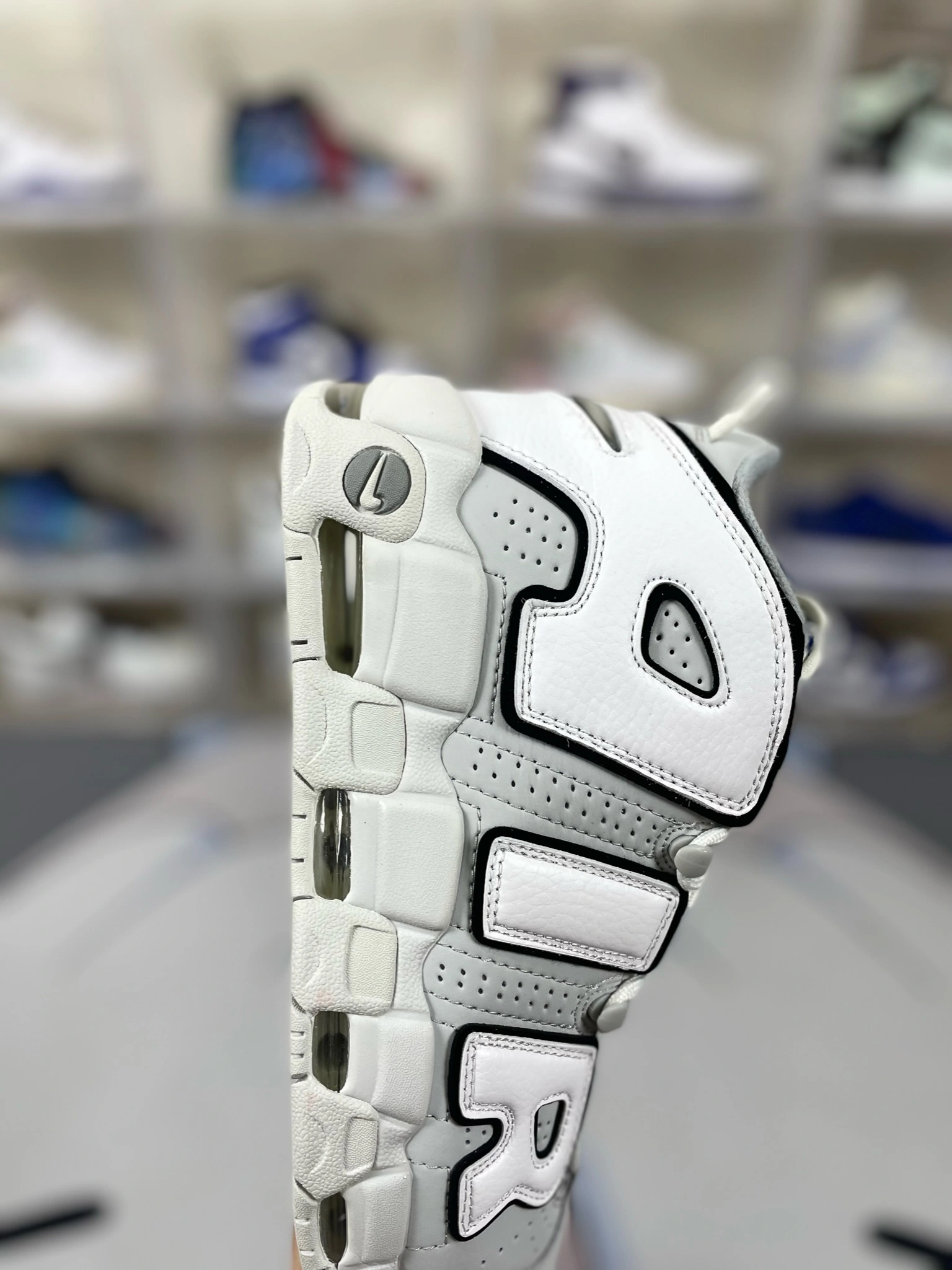 Flying pig--9ik5 FB3021-001 Air More Uptempo "Photon Dust" Air item: E-X000L2061B