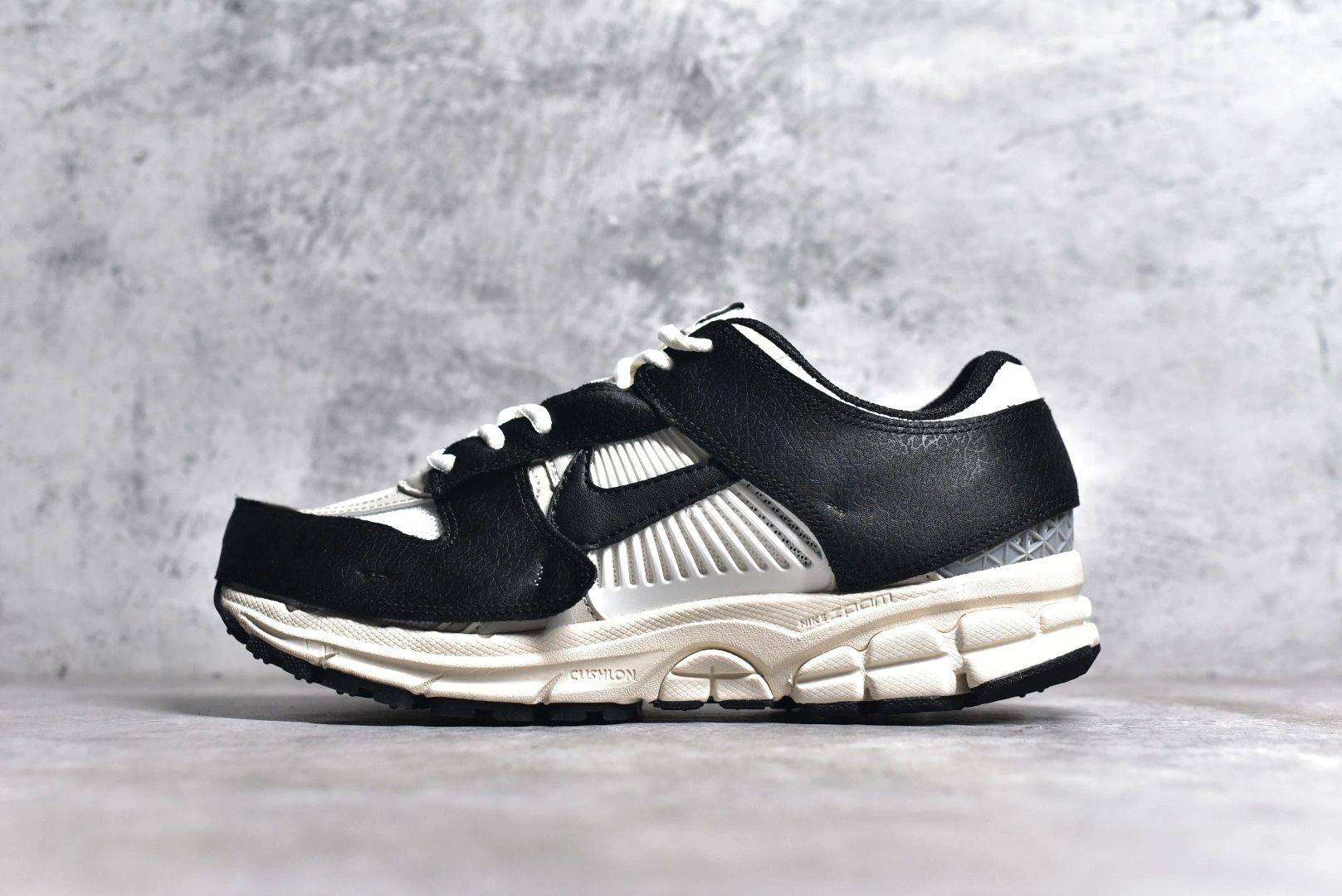 Flying pig--9ik5 FJ5474-133 Nk Zoom Vomero 5 SP item: E-X000L2016B