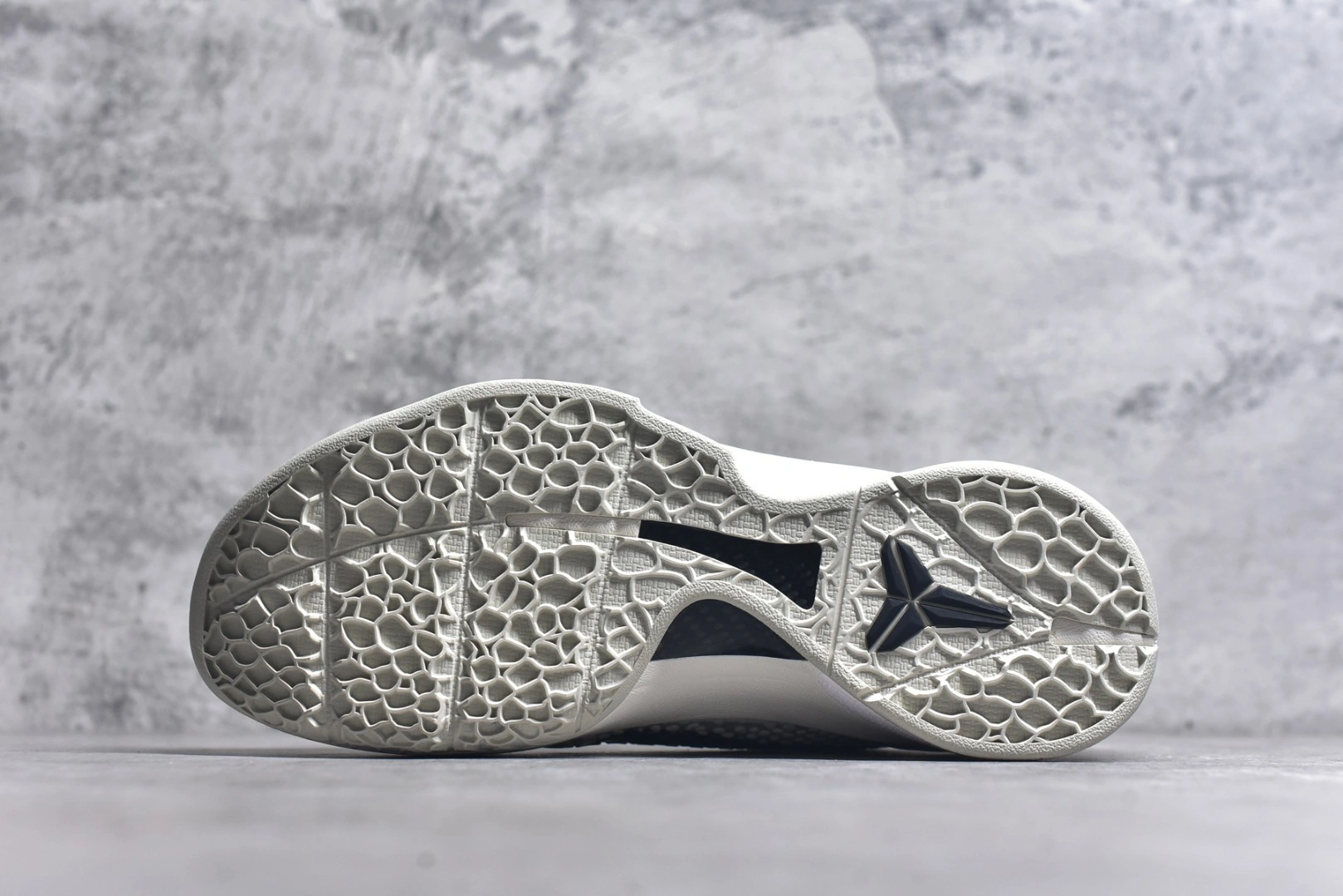 Flying pig--9ik5 FQ3546-100 Kobe 6 Protro item: E-X000L2003B