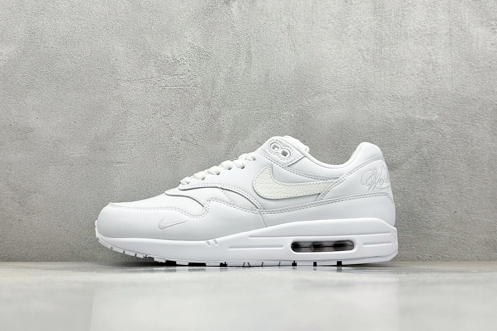 Flying pig--9ik5 HF8813-100 Nike Air Max 1 item: E-X000L2015B