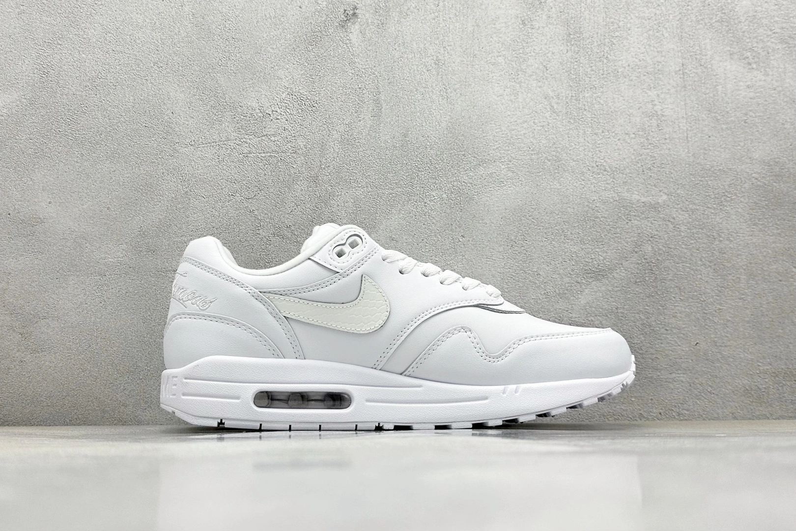 Flying pig--9ik5 HF8813-100 Nike Air Max 1 item: E-X000L2015B