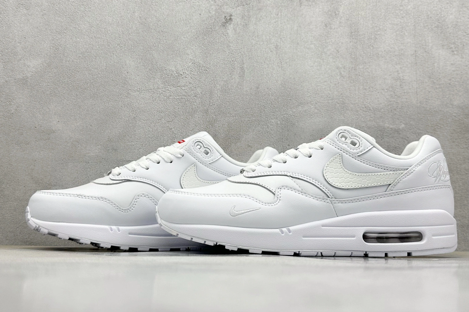 Flying pig--9ik5 HF8813-100 Nike Air Max 1 item: E-X000L2015B