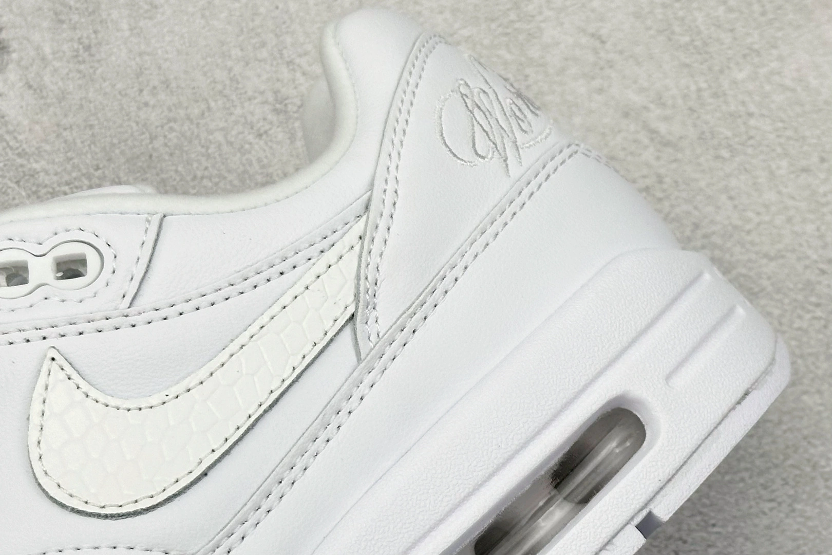 Flying pig--9ik5 HF8813-100 Nike Air Max 1 item: E-X000L2015B