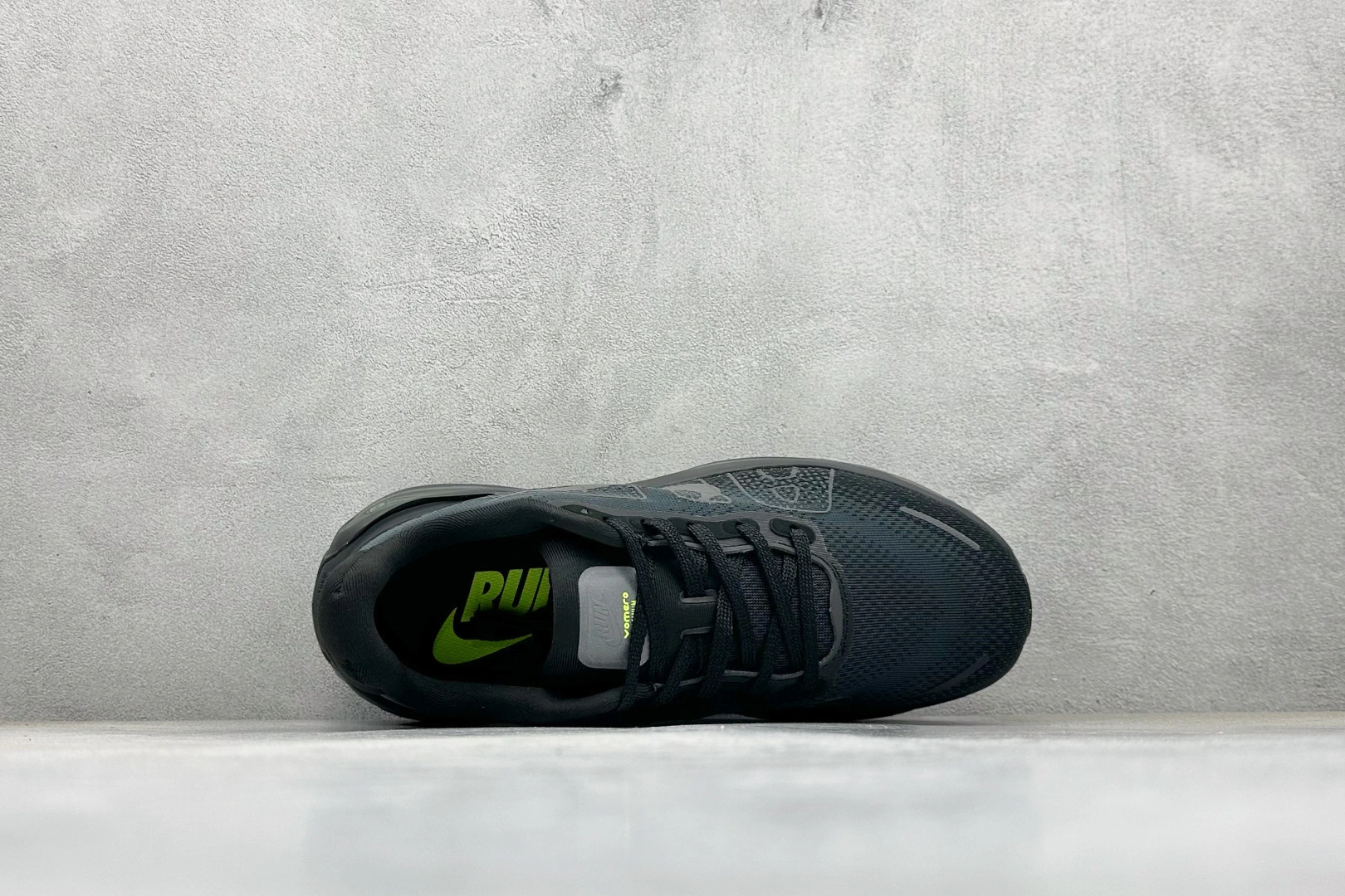 Flying pig--9ik5 HQ2050-001 Air Zoom Pegasus Premium item: E-X000L2031B