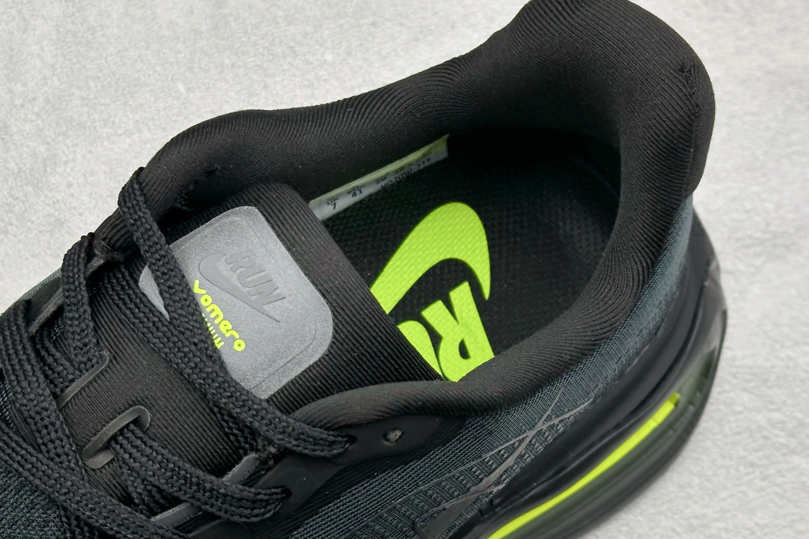Flying pig--9ik5 HQ2050-001 Air Zoom Pegasus Premium item: E-X000L2031B