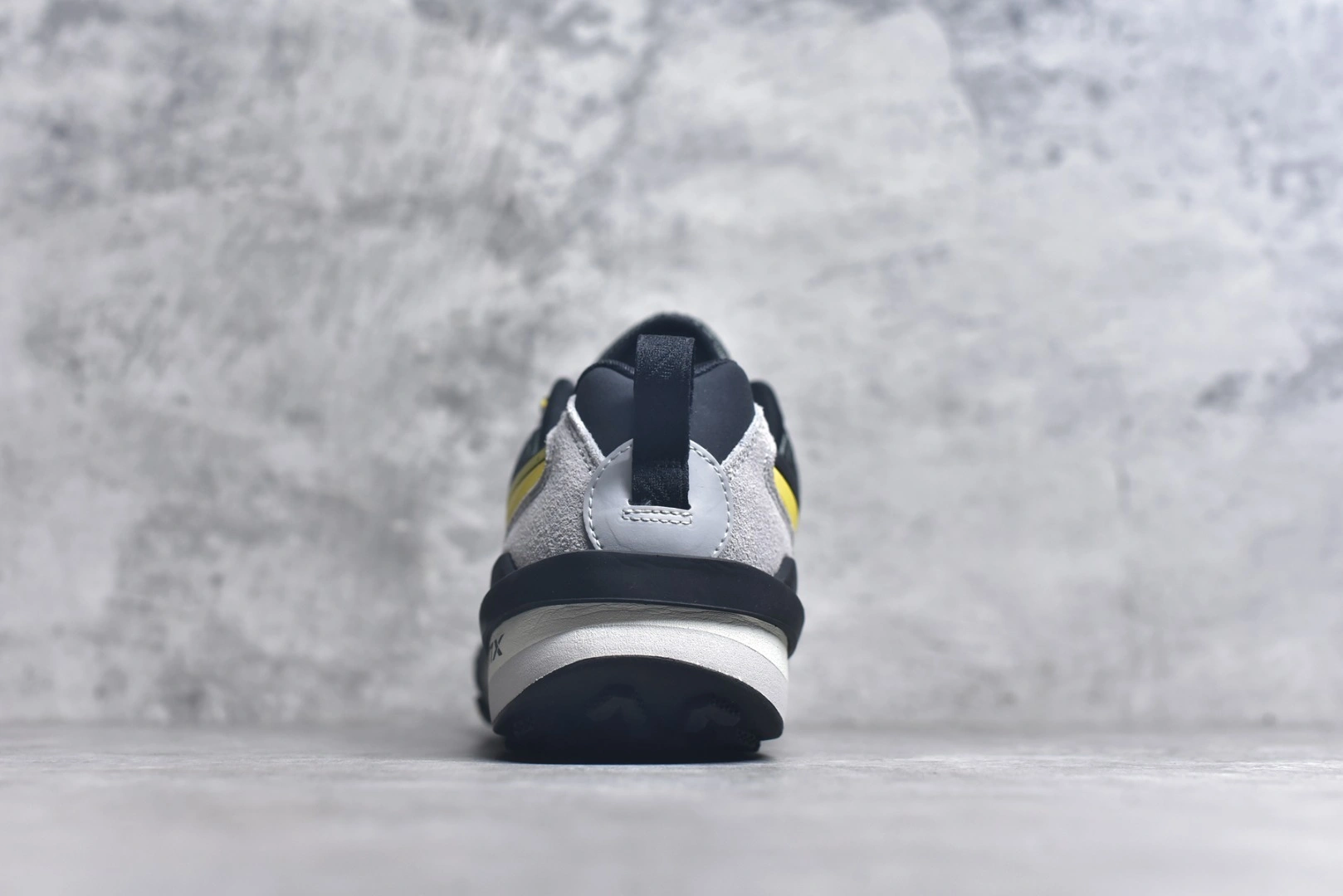 Flying pig--9ik5 HQ8618-002 Sacai x NK Zegamadome SP item: E-X575L2040B