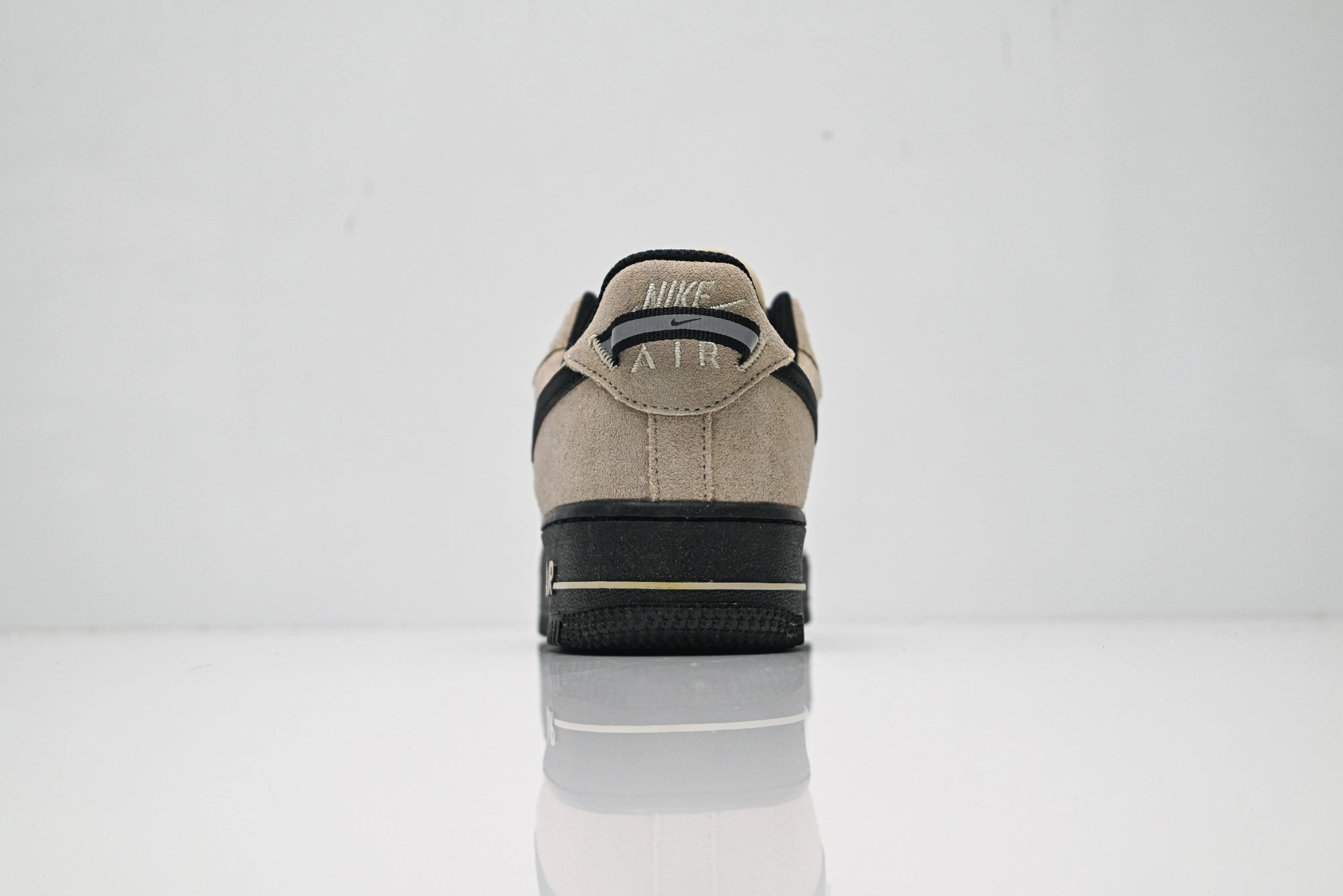 Flying pig--9ik5 HV6526-200 Air Force 1 Low item: E-X000L2045B