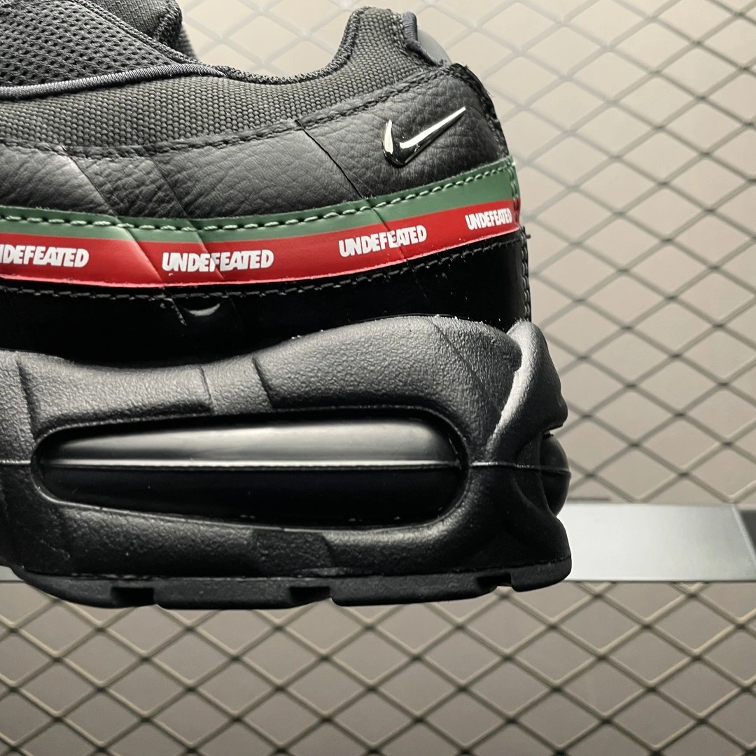Flying pig--9ik5 IB4453-001 UNDEFEATED x NK Air Max 95 " Black " item: E-X000L2032B