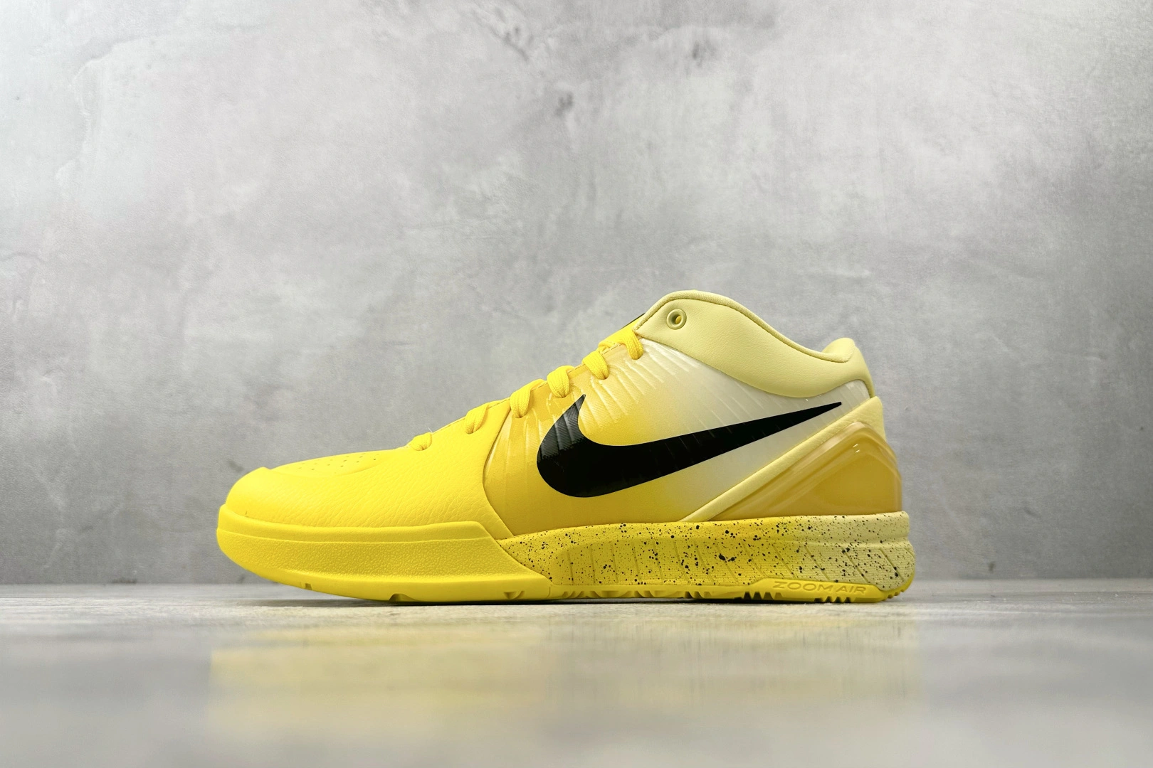Flying pig--9ik5 IH0587-700 Zoom Kobe 4 Protro “CHBL” item: E-X575L2004B