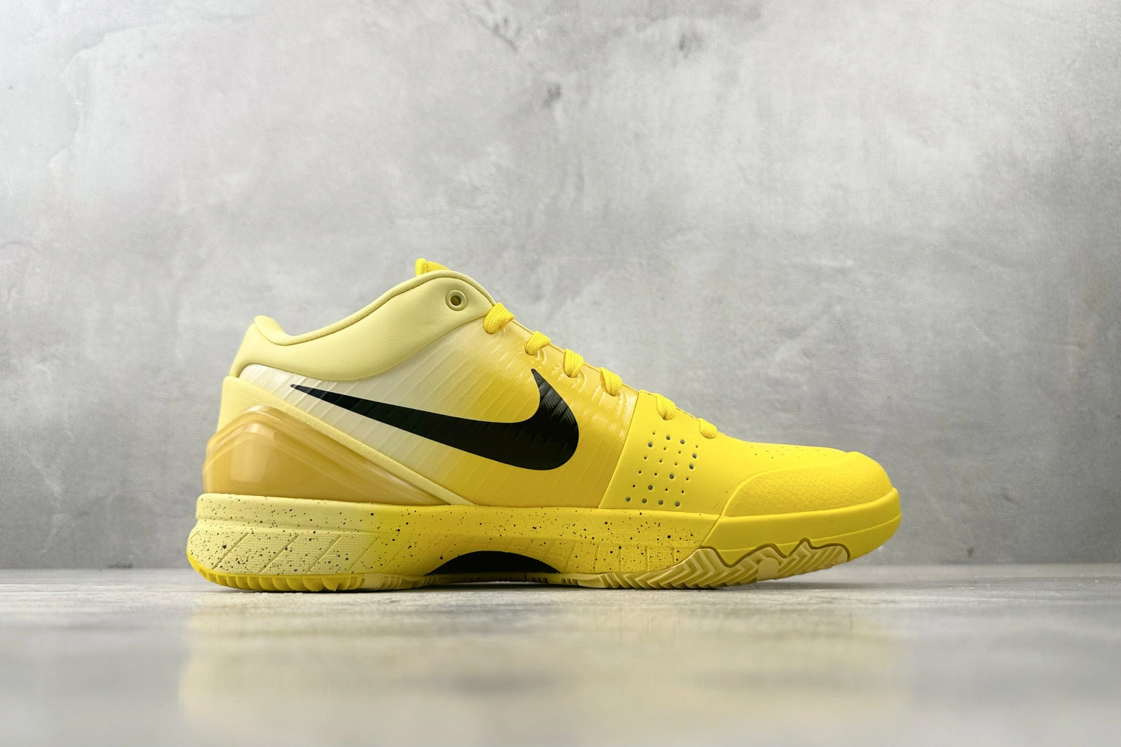 Flying pig--9ik5 IH0587-700 Zoom Kobe 4 Protro “CHBL” item: E-X575L2004B