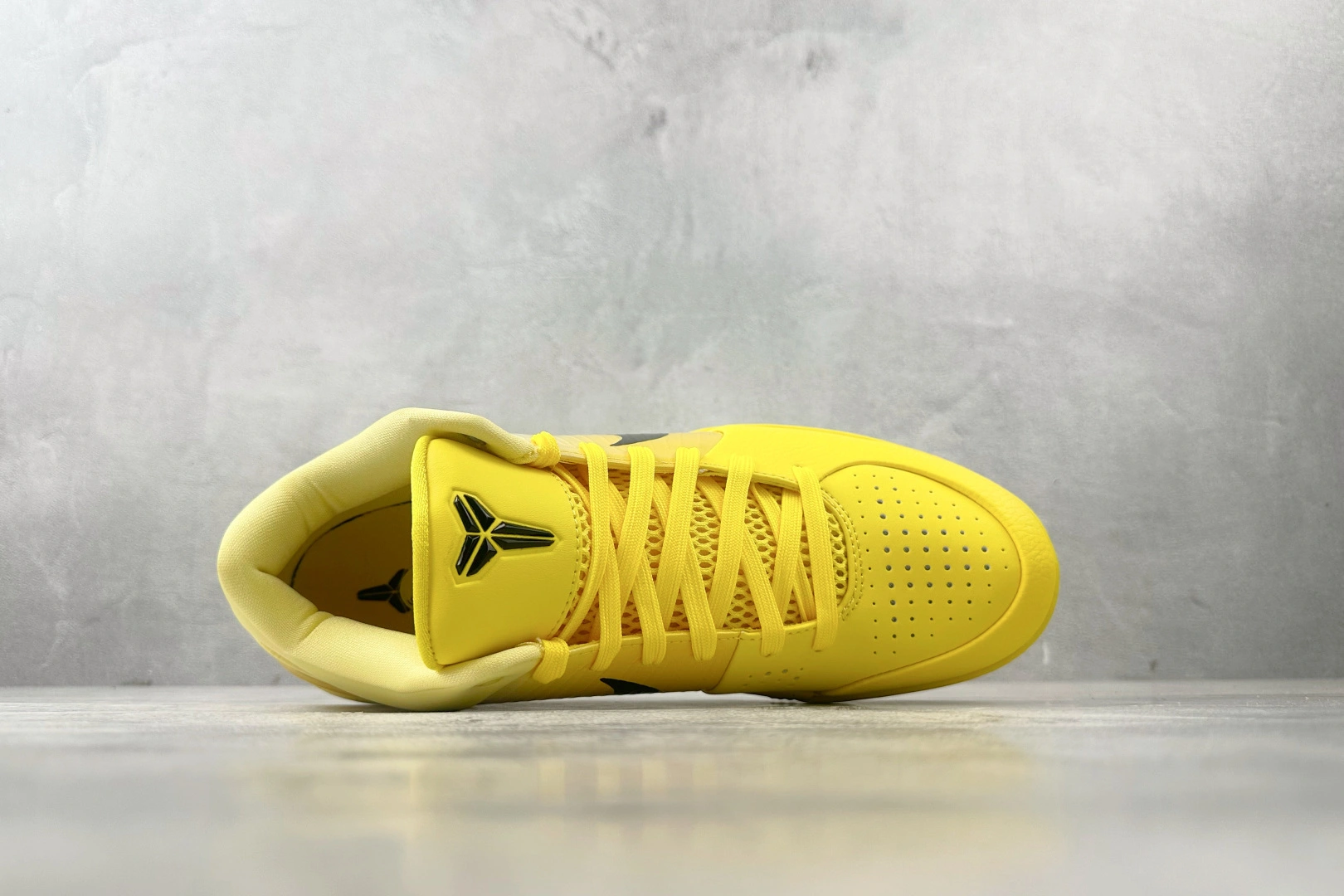 Flying pig--9ik5 IH0587-700 Zoom Kobe 4 Protro “CHBL” item: E-X575L2004B