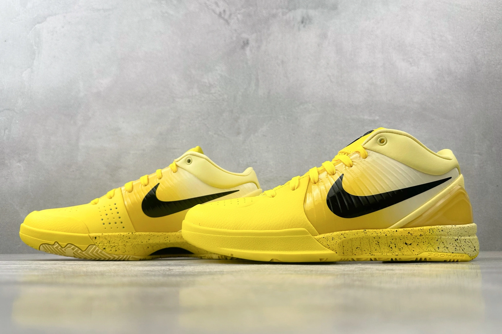 Flying pig--9ik5 IH0587-700 Zoom Kobe 4 Protro “CHBL” item: E-X575L2004B