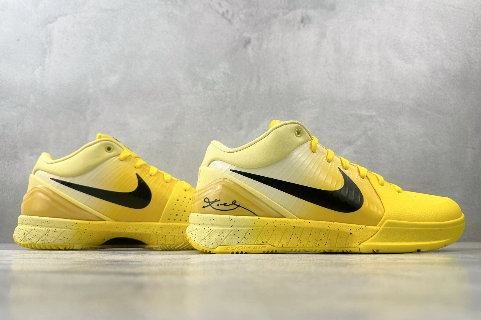 Flying pig--9ik5 IH0587-700 Zoom Kobe 4 Protro “CHBL” item: E-X575L2004B