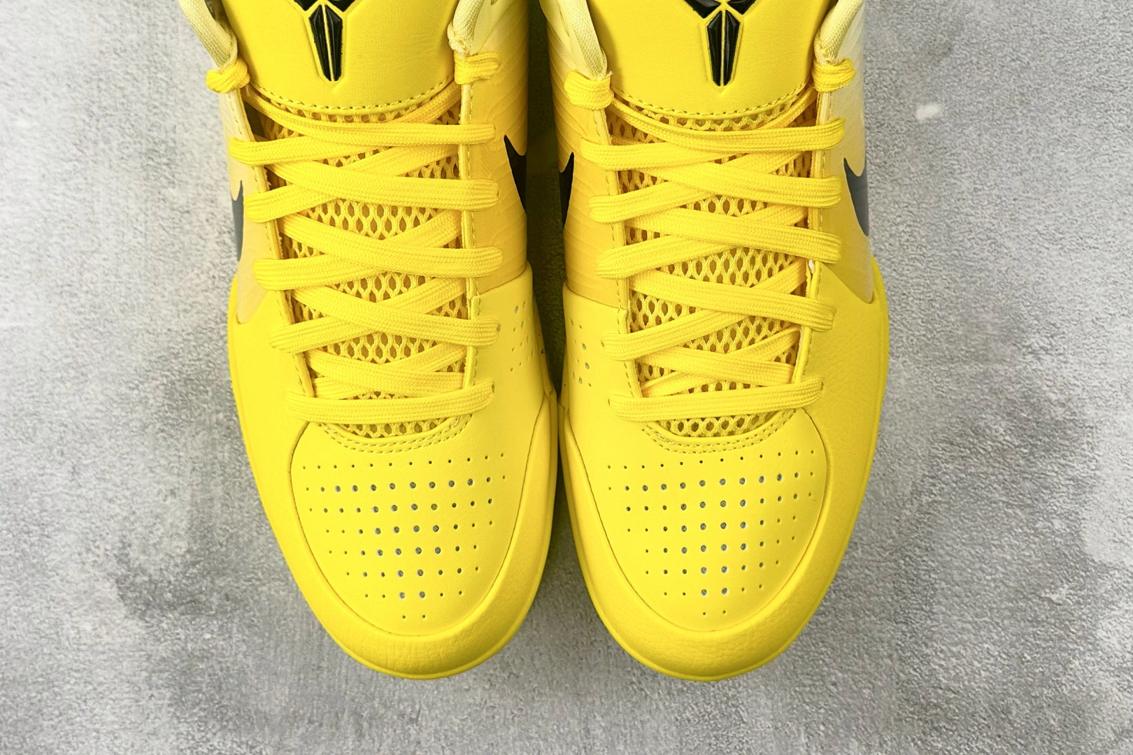 Flying pig--9ik5 IH0587-700 Zoom Kobe 4 Protro “CHBL” item: E-X575L2004B