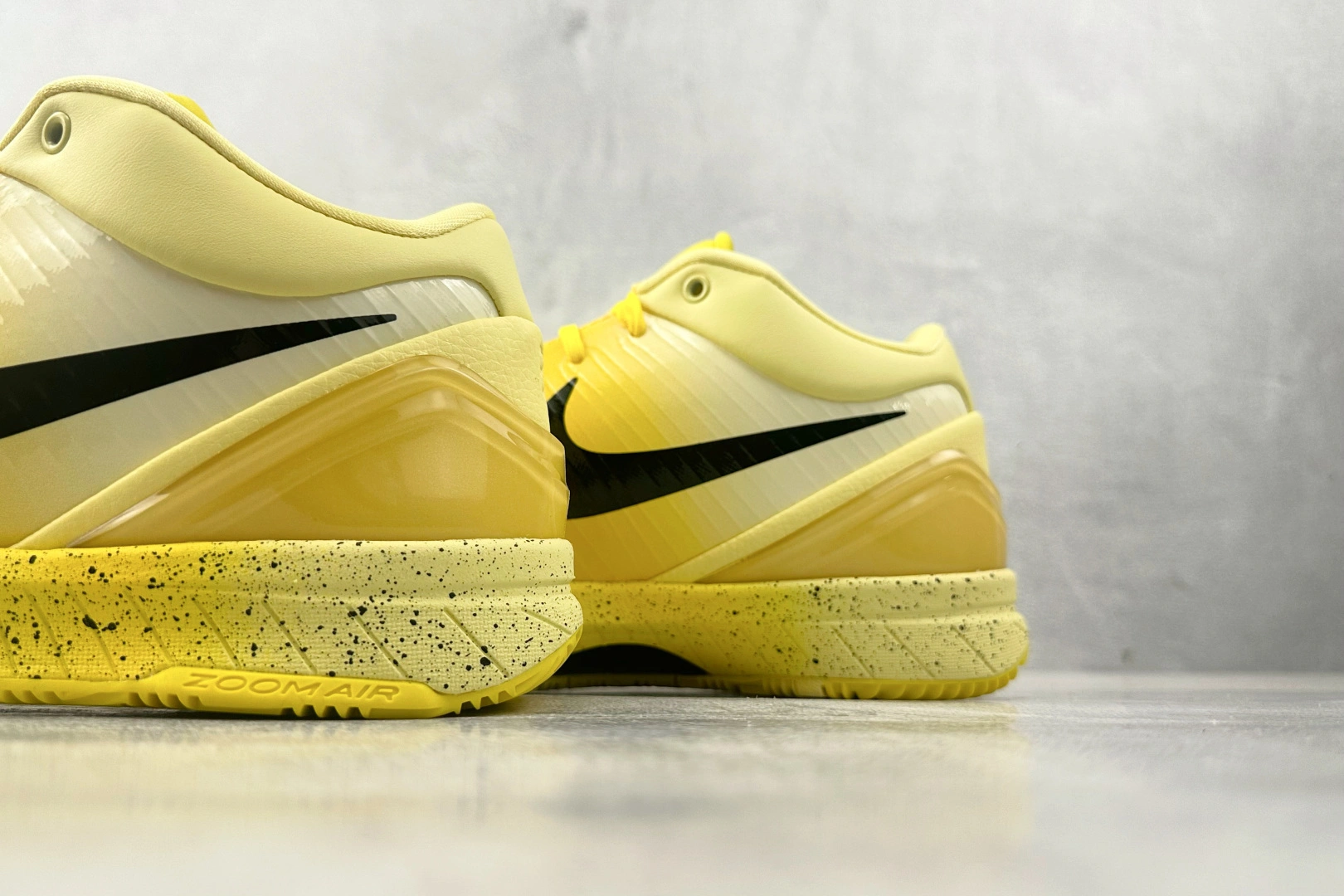 Flying pig--9ik5 IH0587-700 Zoom Kobe 4 Protro “CHBL” item: E-X575L2004B