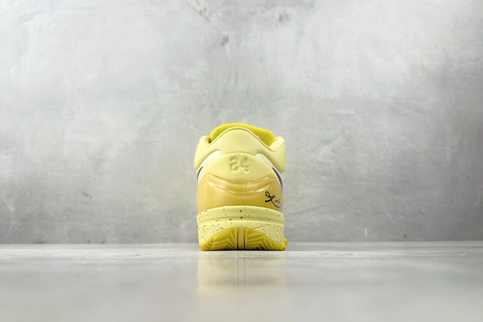 Flying pig--9ik5 IH0587-700 Zoom Kobe 4 Protro “CHBL” item: E-X575L2004B