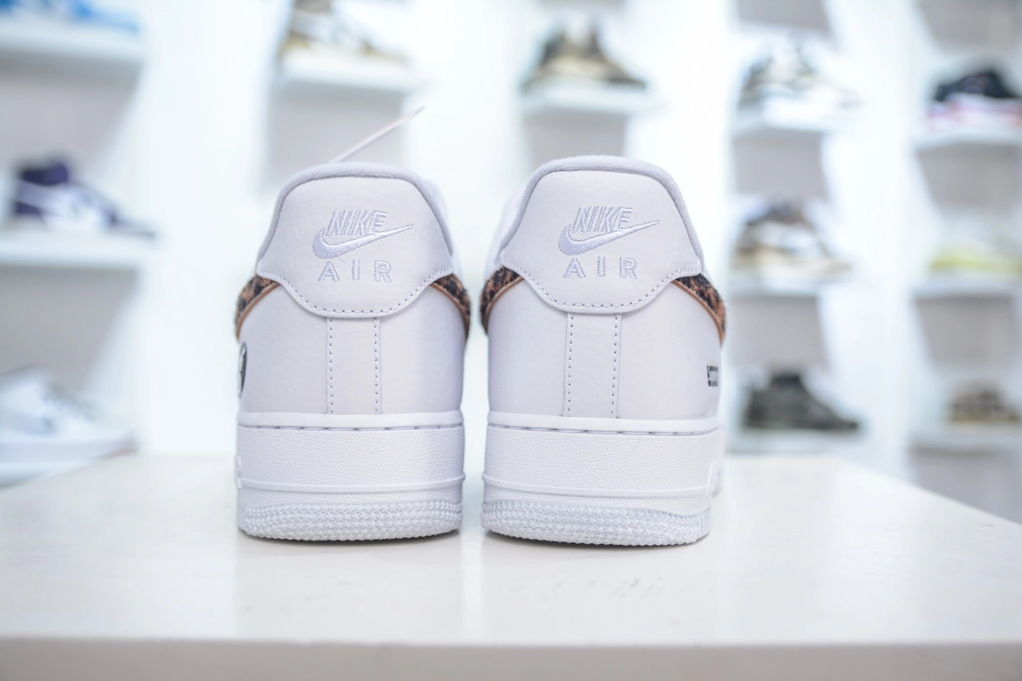 Flying pig--9ik5 IM3483-100 Air Force 1 Low 07 x s575 item: E-X575L2014B