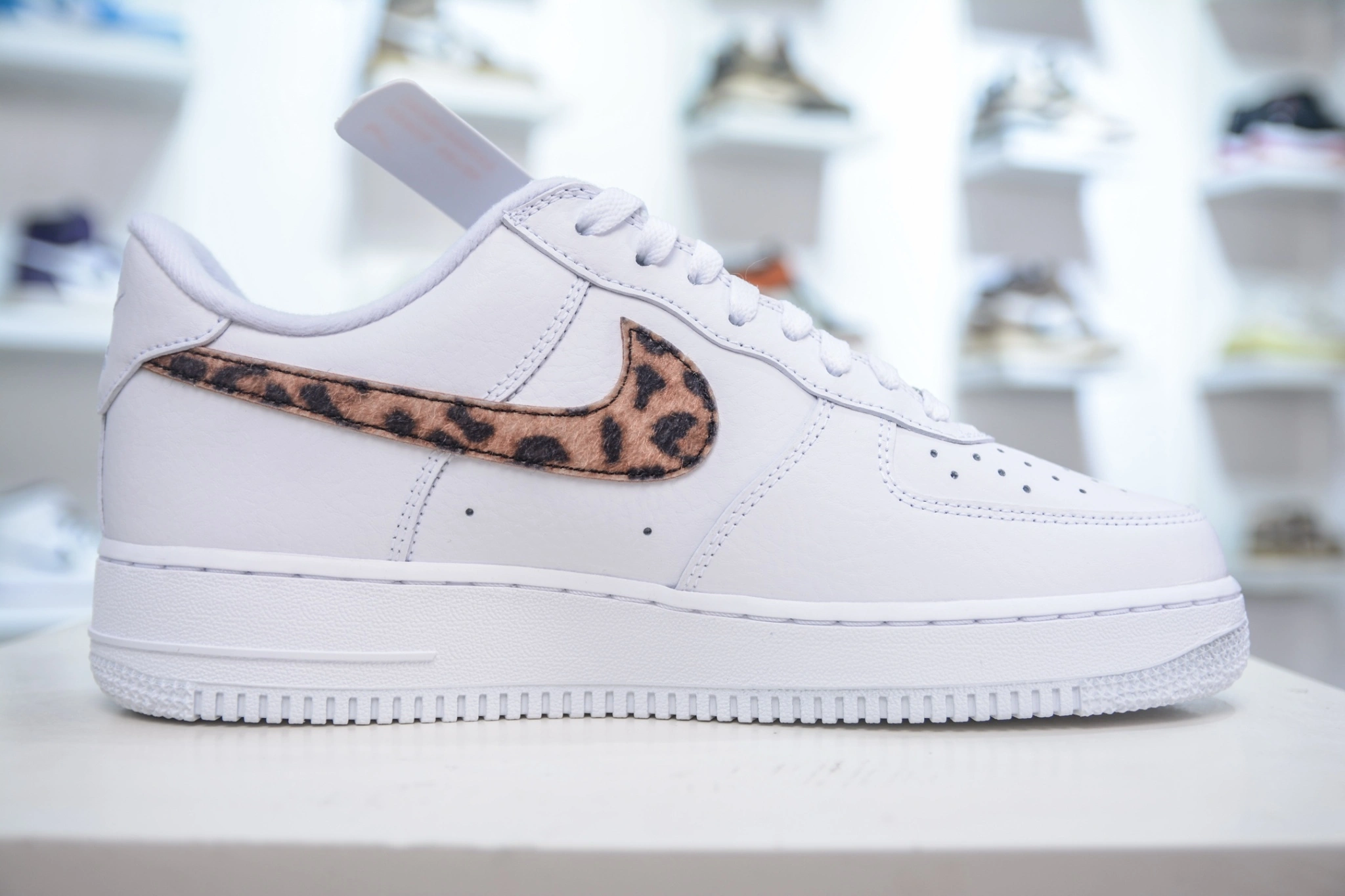 Flying pig--9ik5 IM3483-100 Air Force 1 Low 07 x s575 item: E-X575L2014B