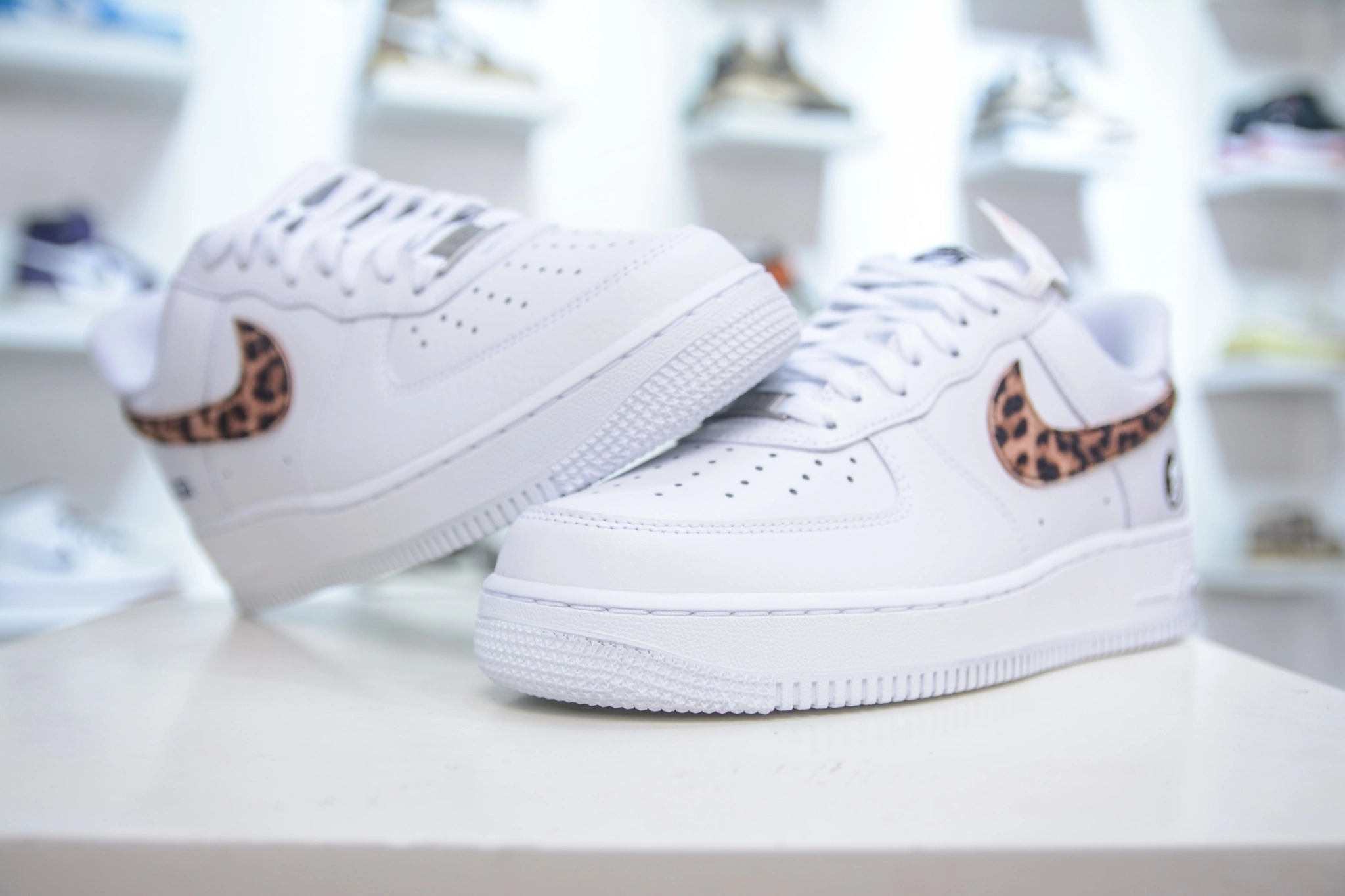 Flying pig--9ik5 IM3483-100 Air Force 1 Low 07 x s575 item: E-X575L2014B