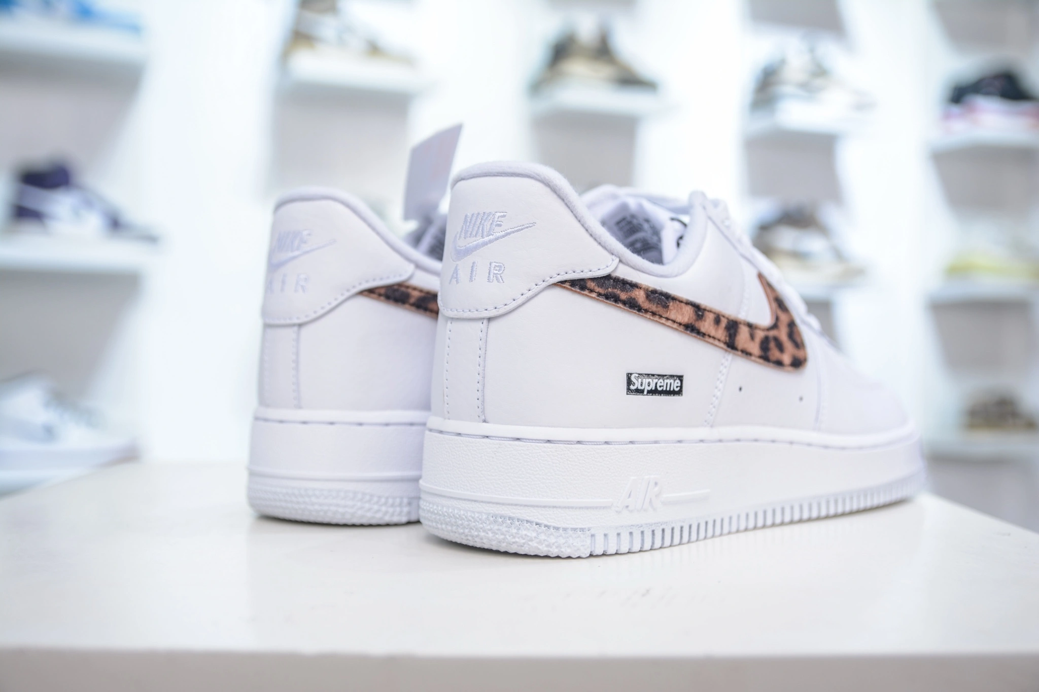 Flying pig--9ik5 IM3483-100 Air Force 1 Low 07 x s575 item: E-X575L2014B
