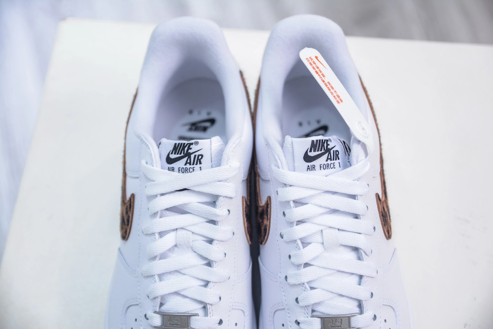 Flying pig--9ik5 IM3483-100 Air Force 1 Low 07 x s575 item: E-X575L2014B