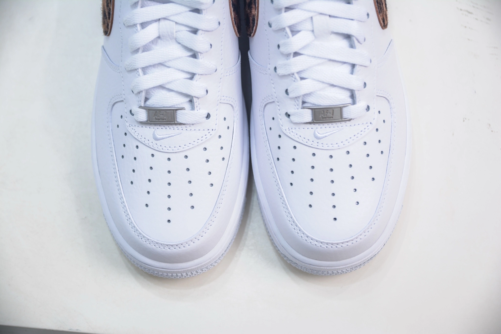 Flying pig--9ik5 IM3483-100 Air Force 1 Low 07 x s575 item: E-X575L2014B