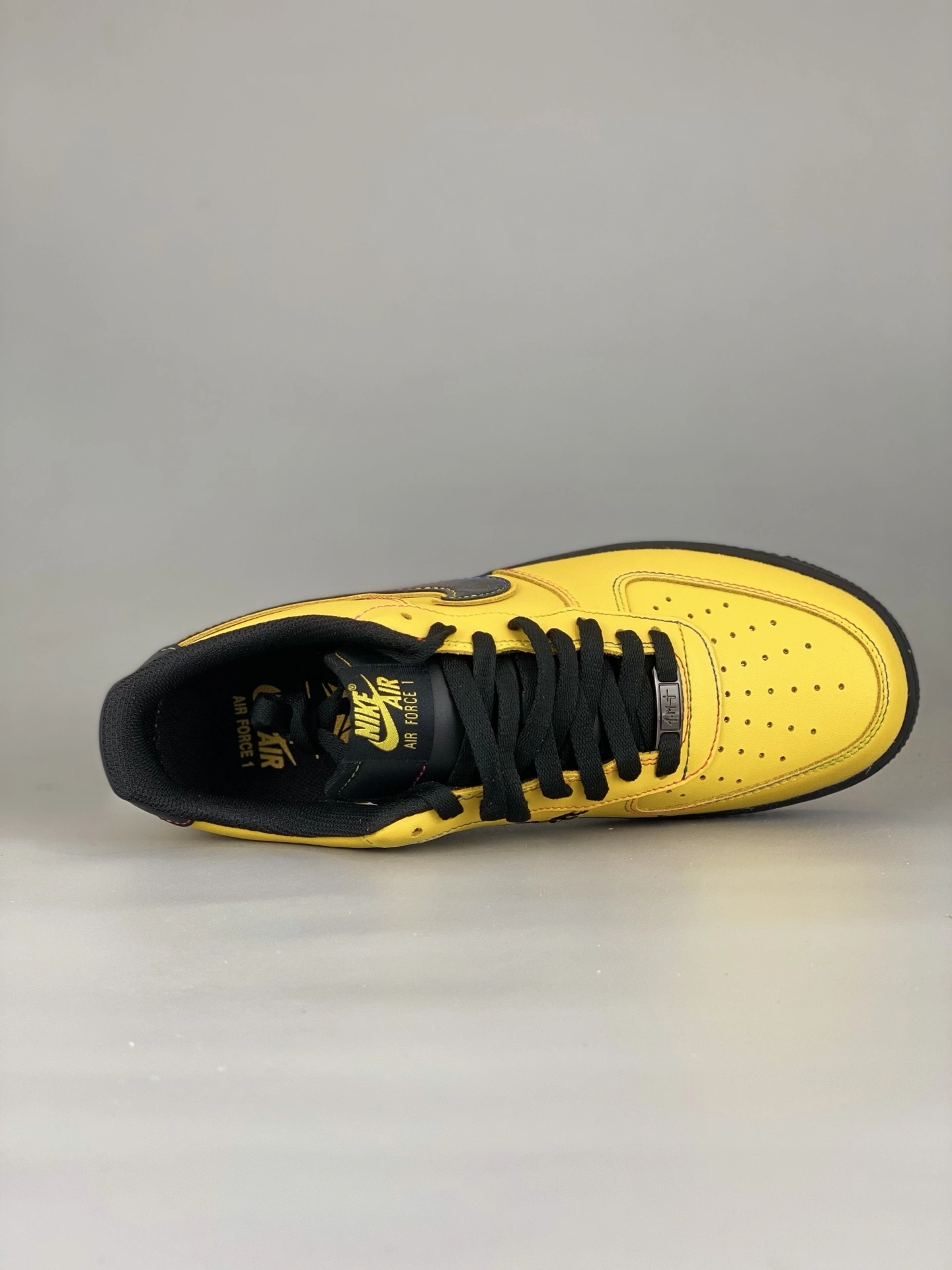 Flying pig--9ik5 IQ2713-700 Air Force 1 ‘07 Low item: E-X000L2043B