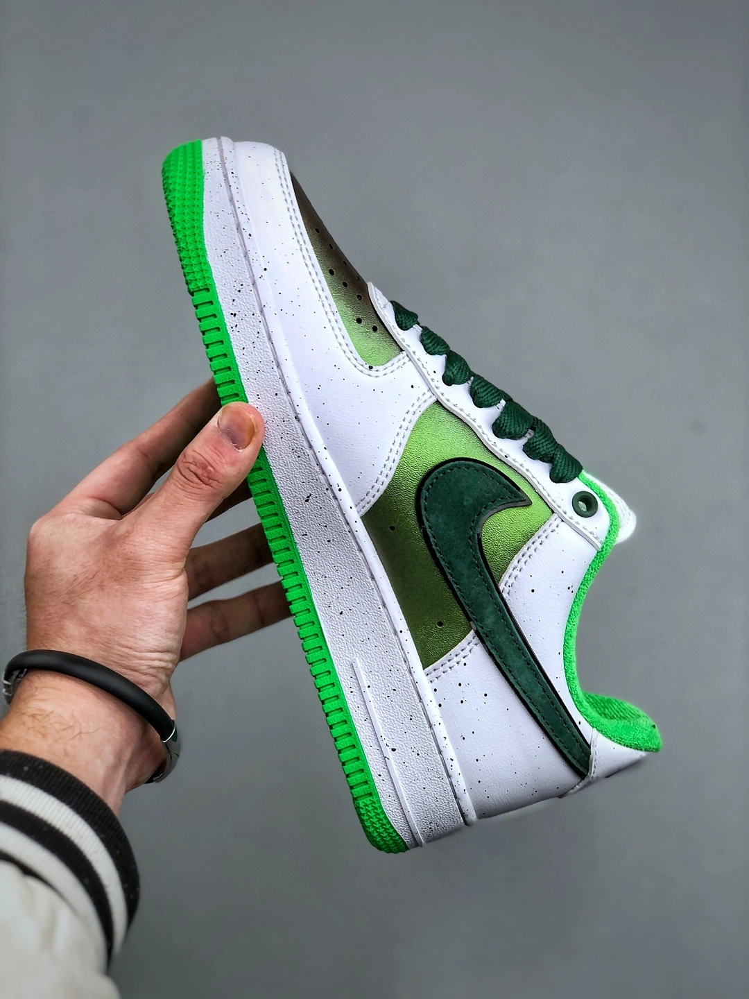 Flying pig--9ik5 IU7613-100 AIR FORCE 1 X EGG OR DUCK item: E-X000L2041B