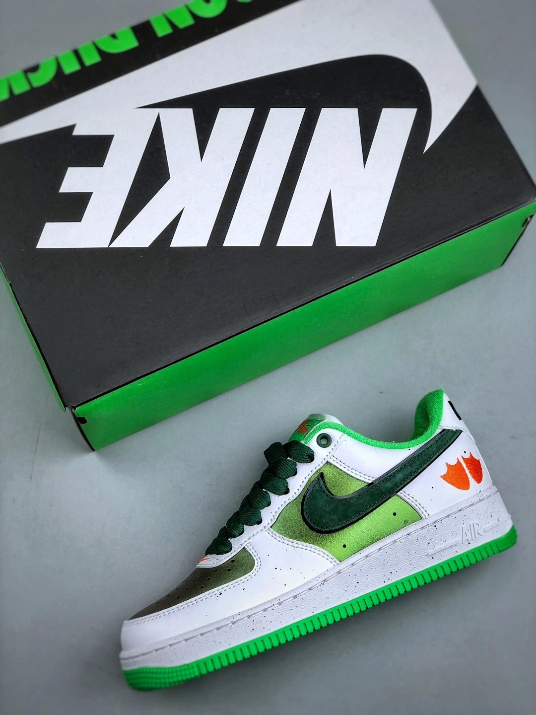 Flying pig--9ik5 IU7613-100 AIR FORCE 1 X EGG OR DUCK item: E-X000L2041B