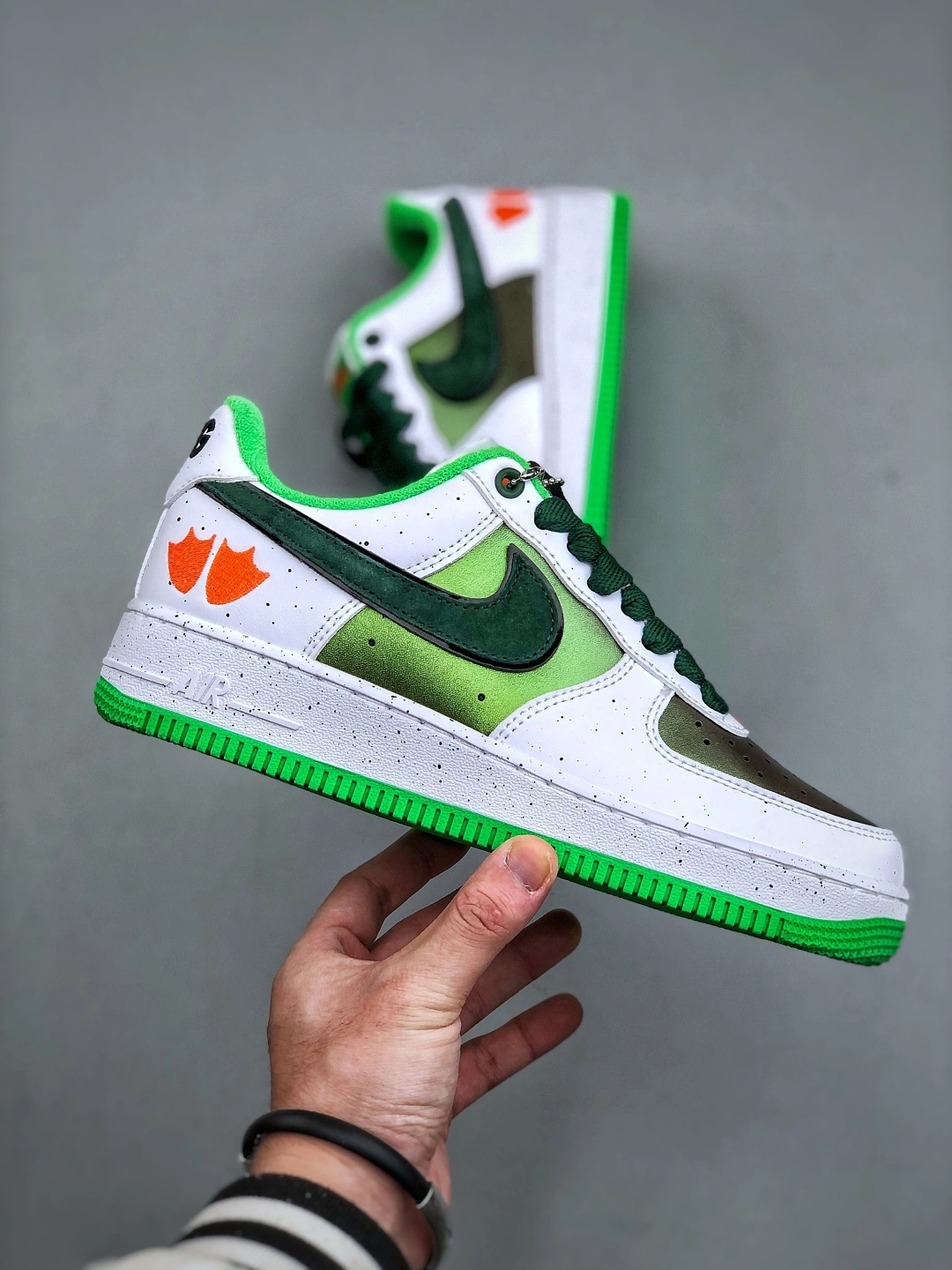 Flying pig--9ik5 IU7613-100 AIR FORCE 1 X EGG OR DUCK item: E-X000L2041B
