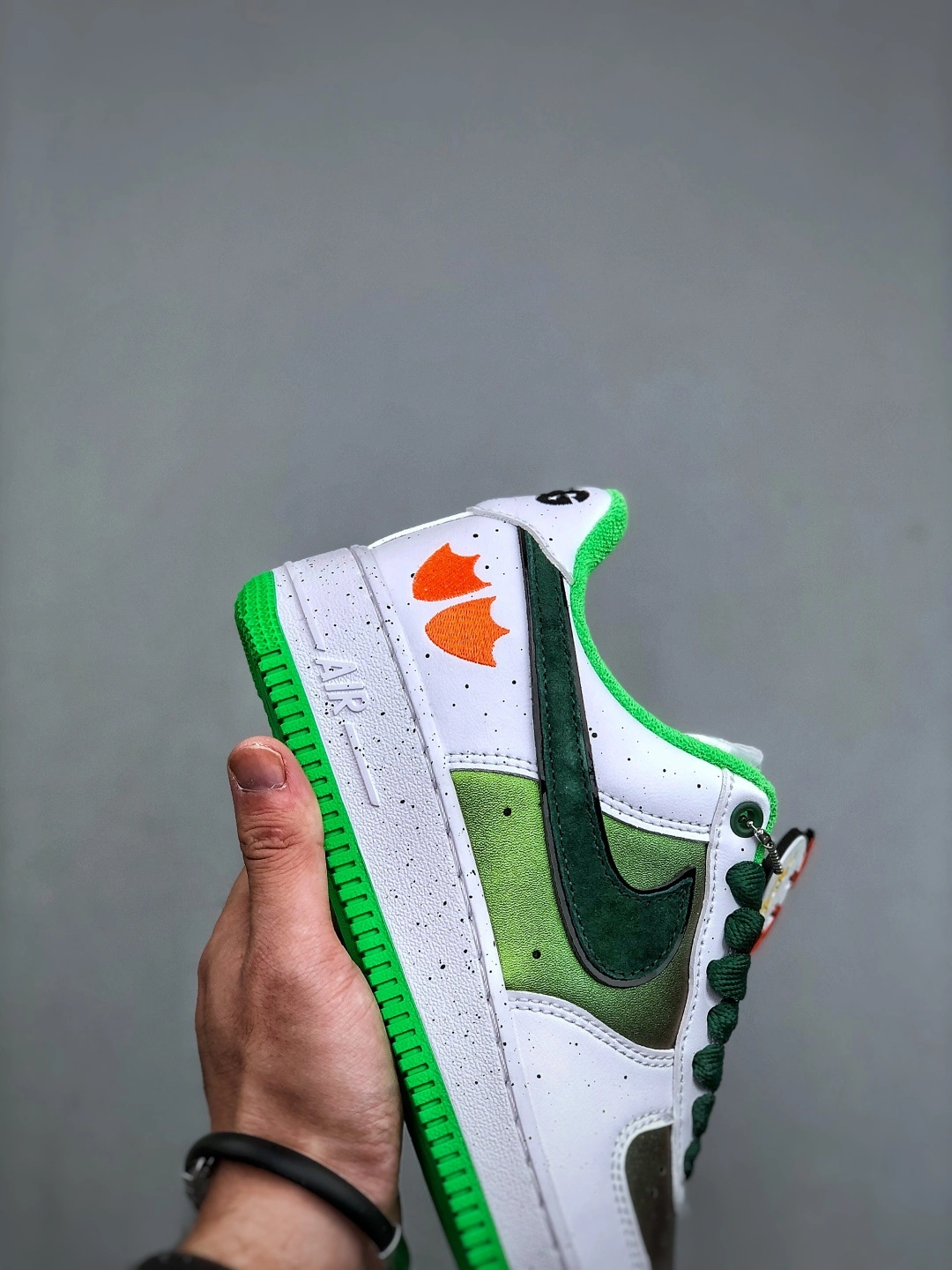 Flying pig--9ik5 IU7613-100 AIR FORCE 1 X EGG OR DUCK item: E-X000L2041B