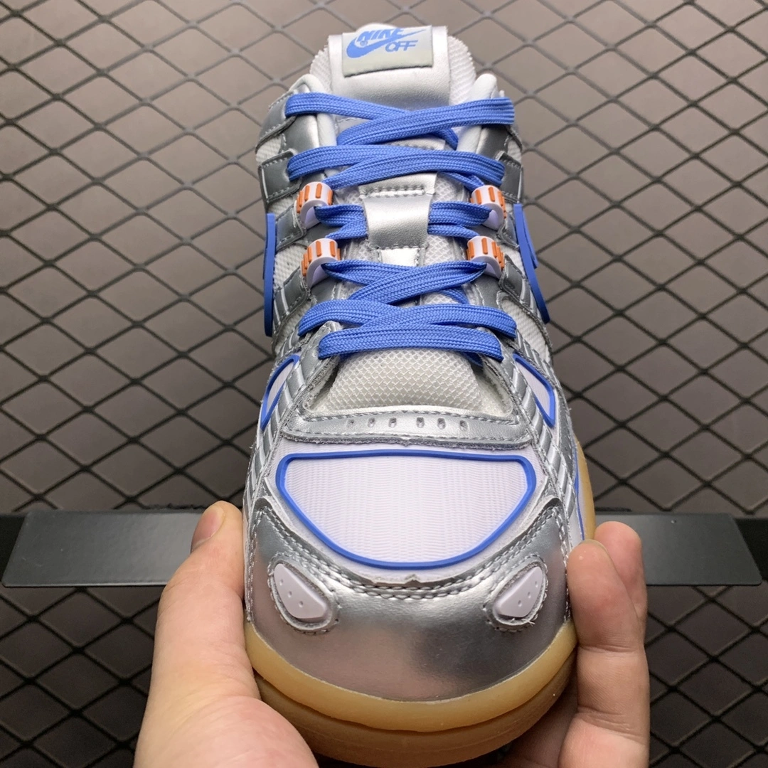 Flying pig- CU6015-100 item: D-X319A2714
