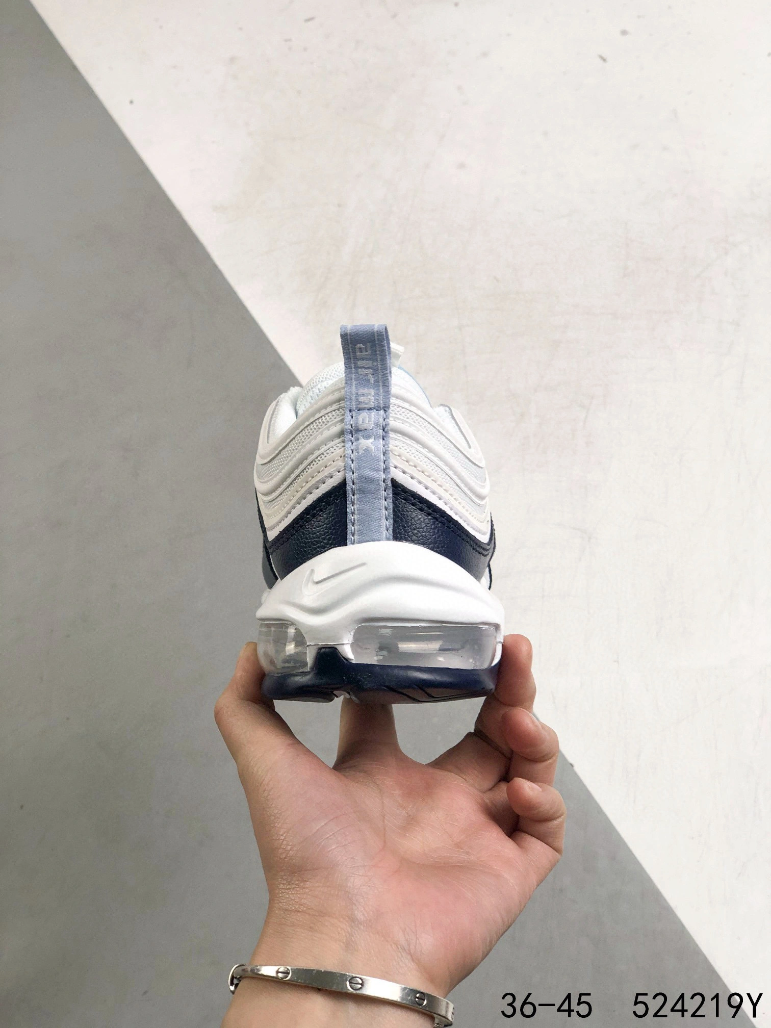 Flying pig- DM2824-100 item : BL-X022A1322O