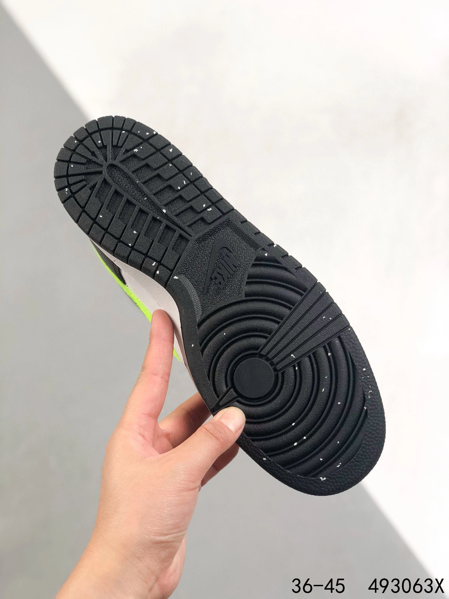 Flying pig- DQ0977-100 item : BL-X022A2709O