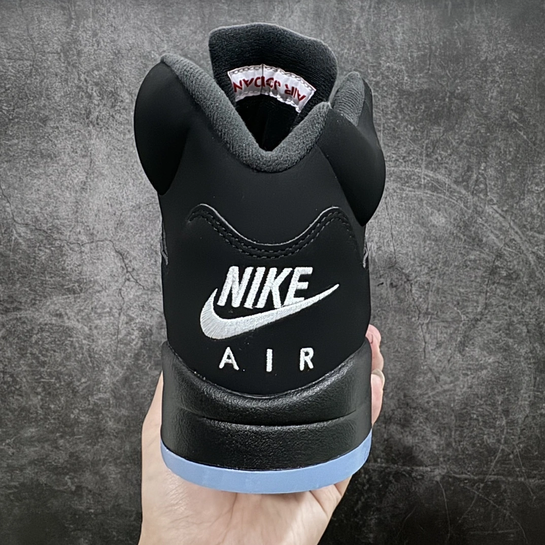 Flying pig- Metallic Black 845035-003 item: D-X578A2759