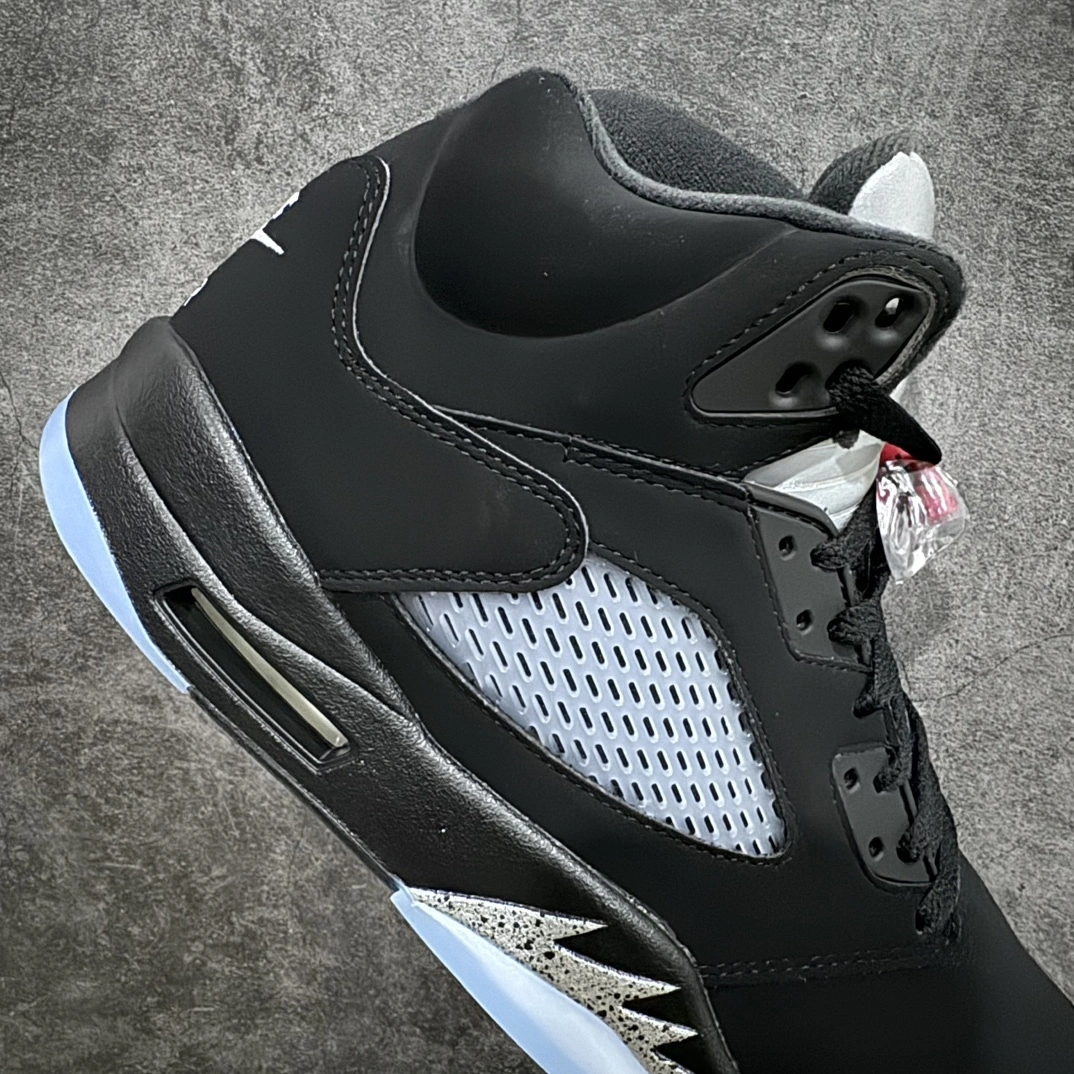 Flying pig- Metallic Black 845035-003 item: D-X578A2759