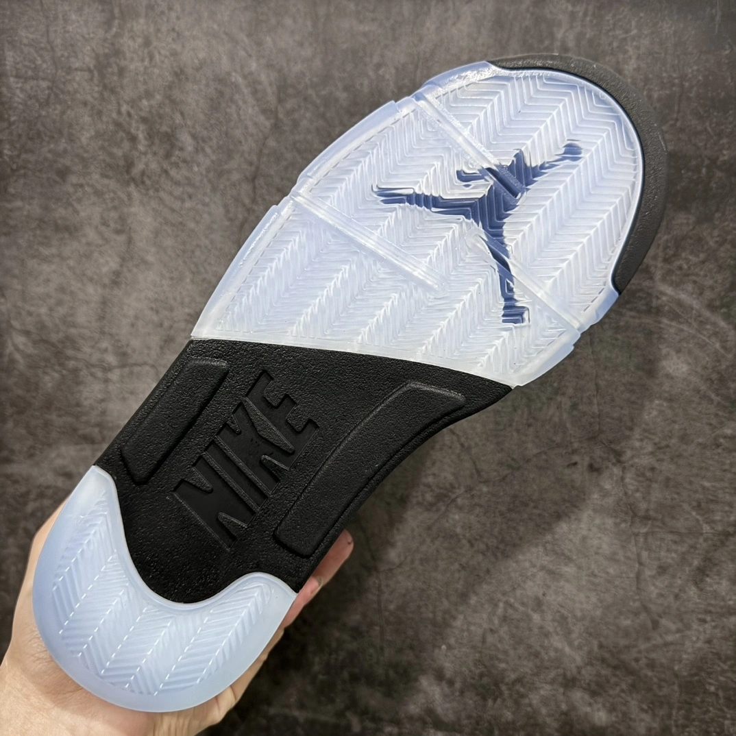 Flying pig- Metallic Black 845035-003 item: D-X578A2759