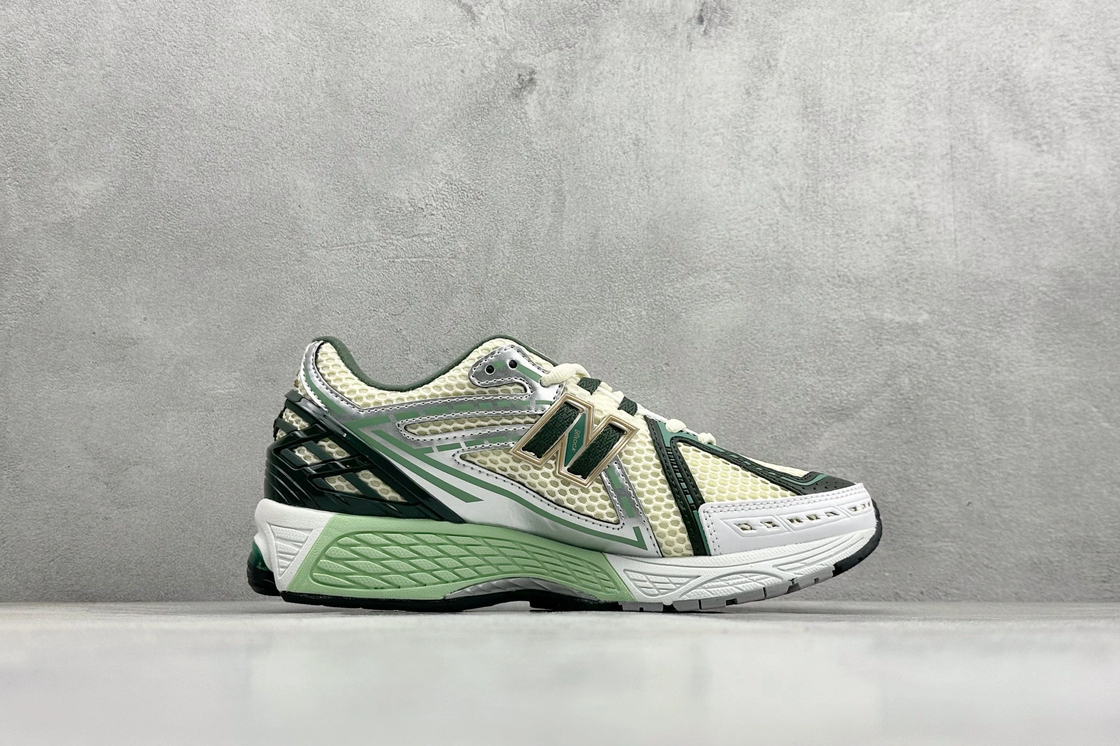 Flying pig--Other brands M1906RL1 NB NB1906 item: E-X000L2815B