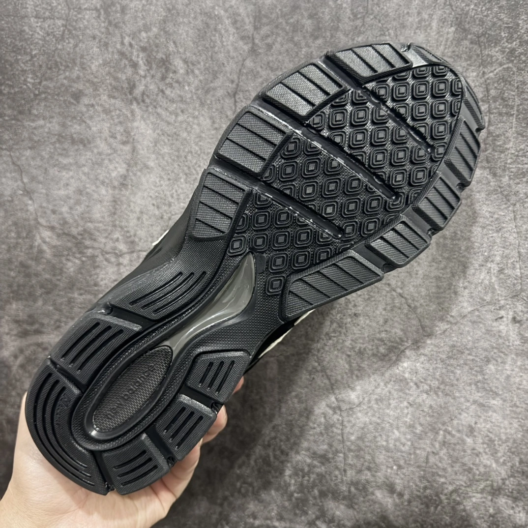 Flying pig--Other brands U990JS4 NB in USA NB990V4 item: E-X575L2808B