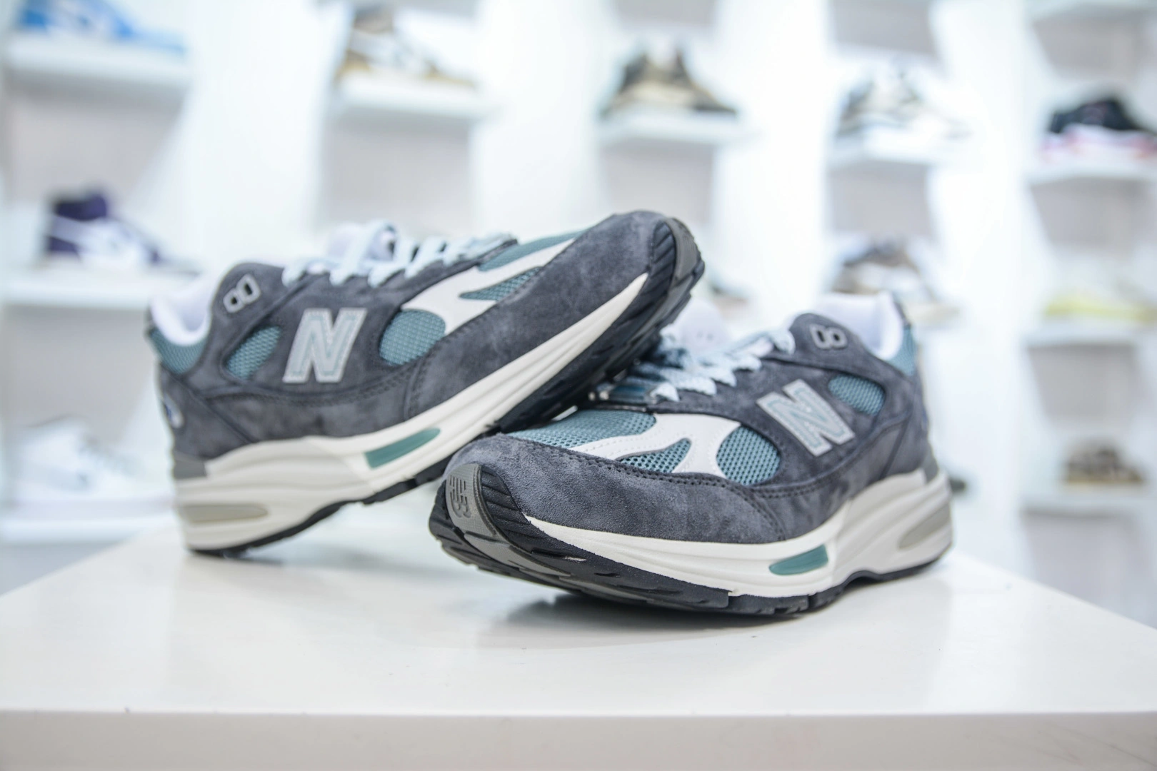 Flying pig--Other brands U991KH2 Kith x NB NB991V2 item: E-X000L2814B