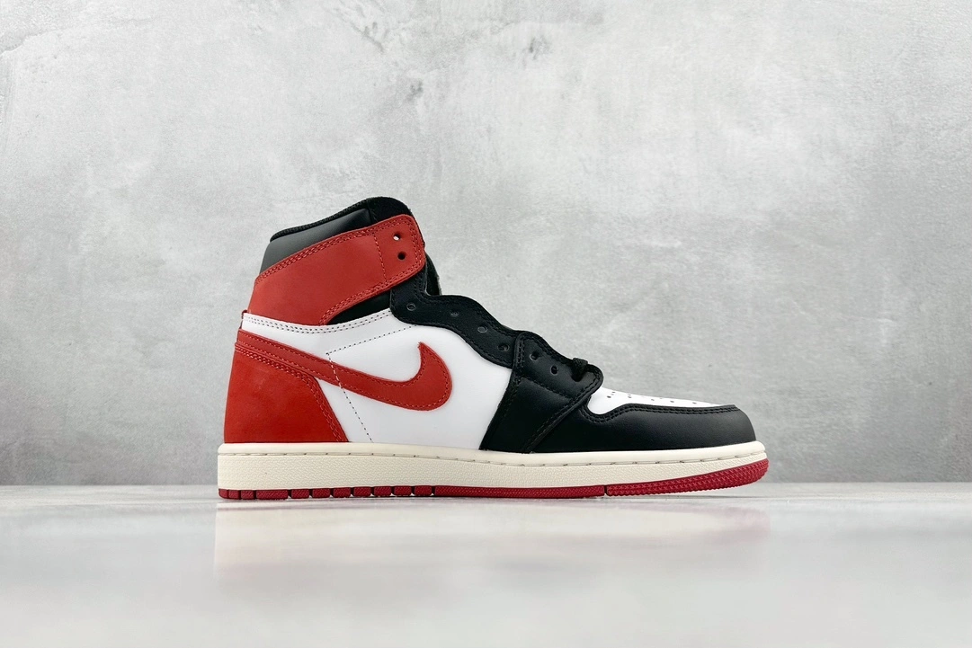 Flying pig- Retro High OG 555088-112 item: D-X167A2777