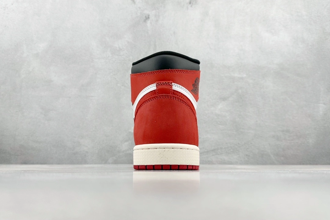 Flying pig- Retro High OG 555088-112 item: D-X167A2777