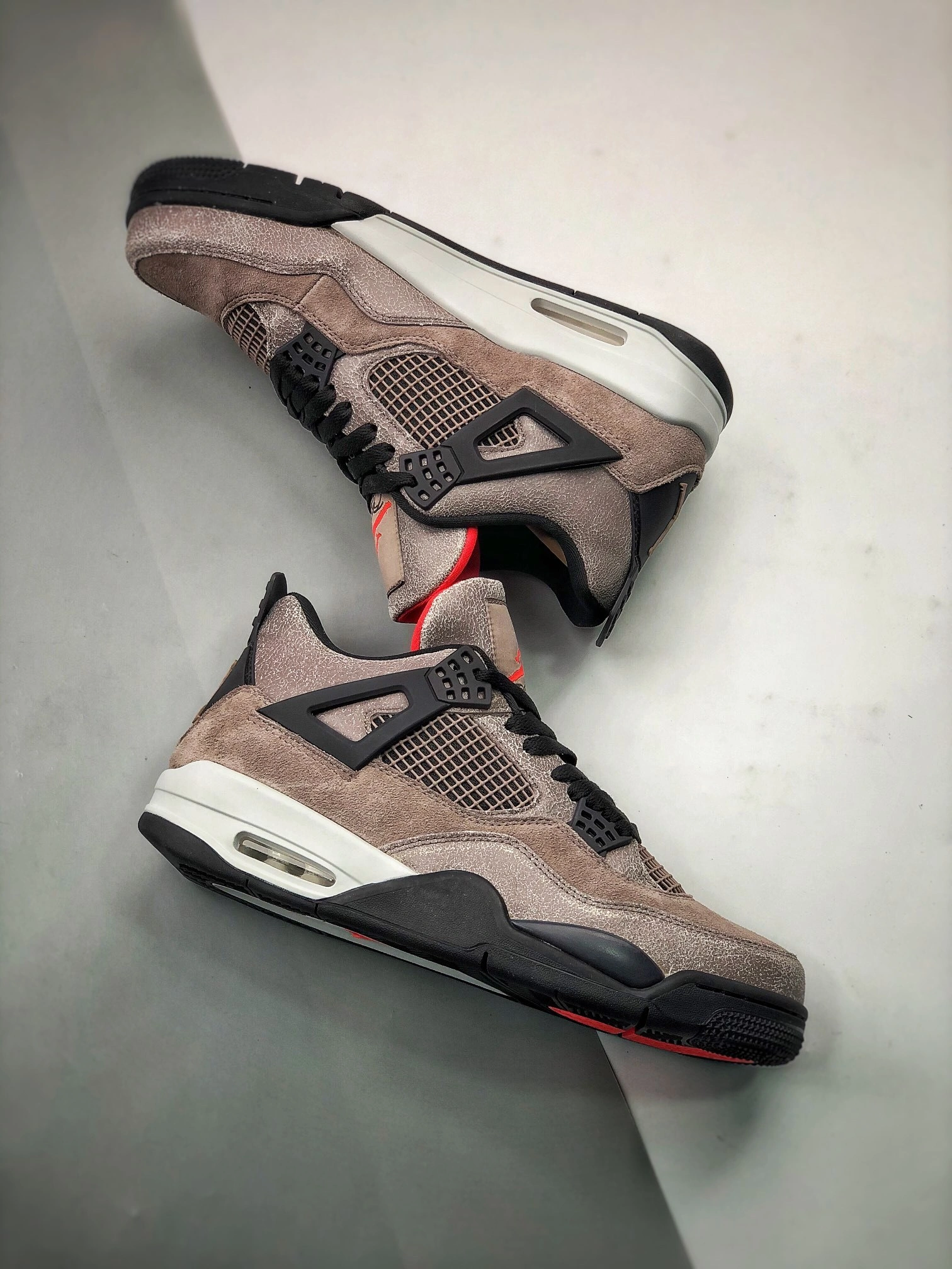&Flying pig--Taupe Haze" DB0732-200 item:C-X067H2320Y