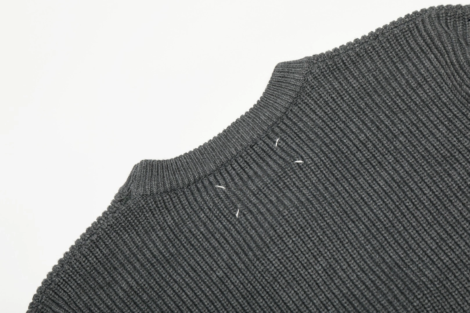 Gemini -- 71iso97 wool 3colour item: E-F125J1418-3