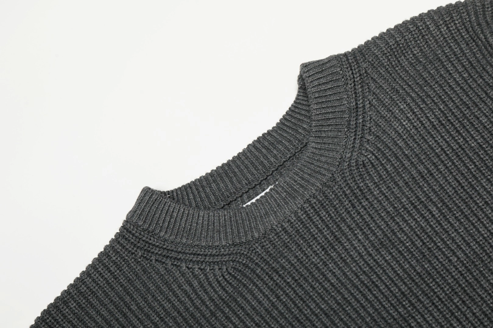 Gemini -- 71iso97 wool 3colour item: E-F125J1418-3